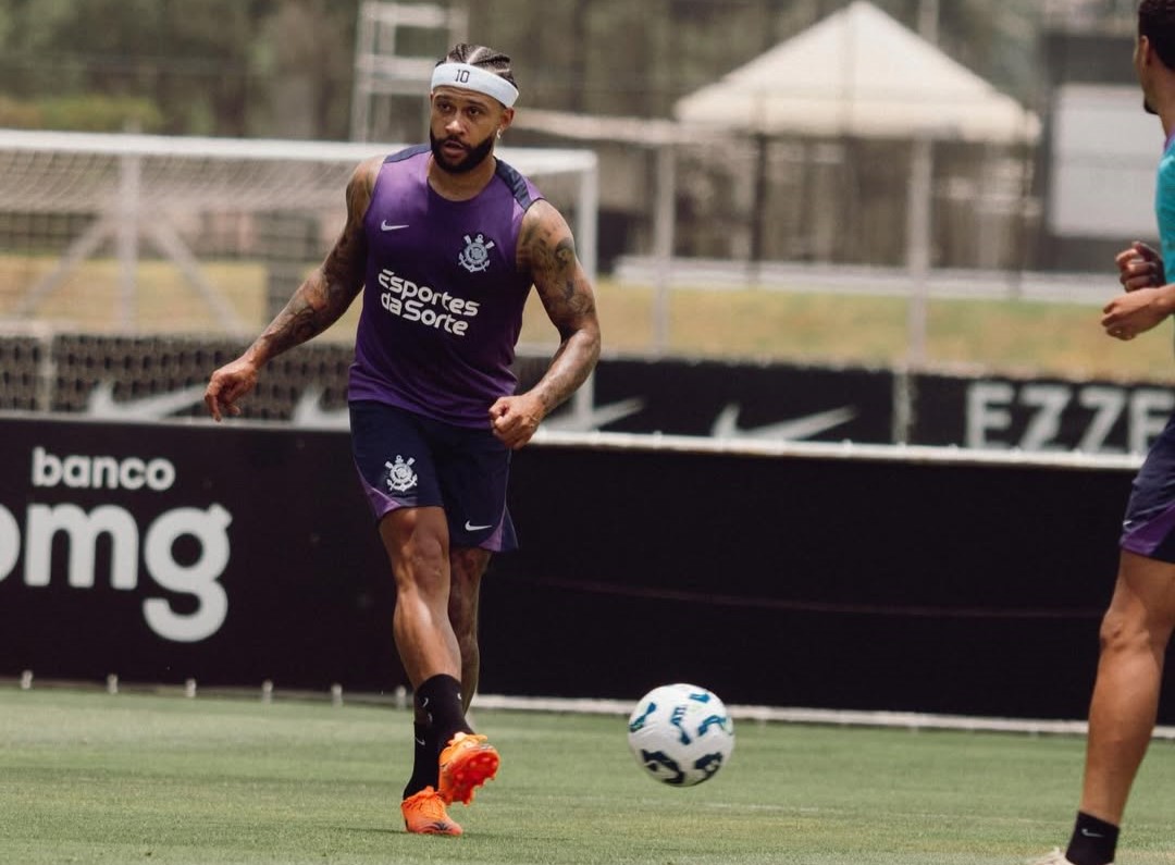 Memphis treina com reservas e pode ser arma decisiva do Corinthians contra o Cruzeiro