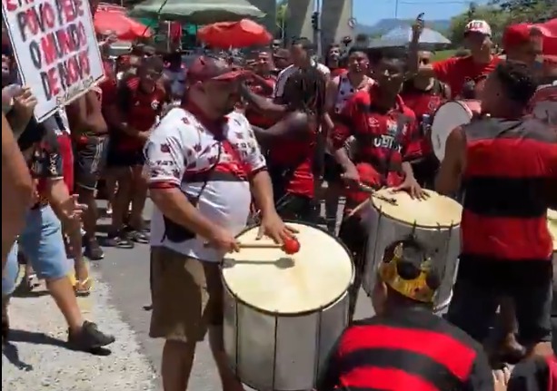 Flamengo embarca com festa intensa no AeroFla rumo ao Catar para a Copa Intercontinental