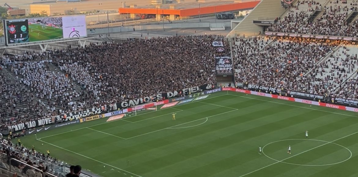 Torcida do Corinthians dispara cobrança em semifinal da Copa do Brasil: 