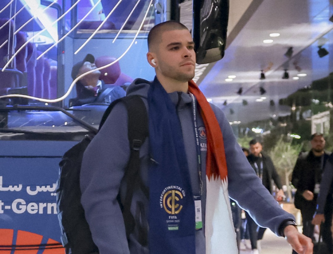 PSG aterrissa no Catar e desafia o Flamengo na final do Intercontinental; duelo promete emoção!