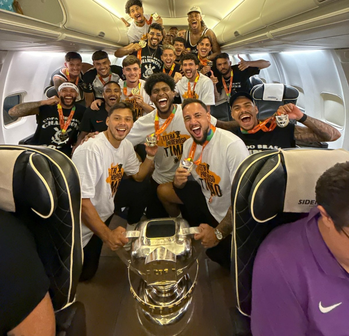 Corinthians desembarca em São Paulo após conquista da Copa do Brasil e promete festa grandiosa