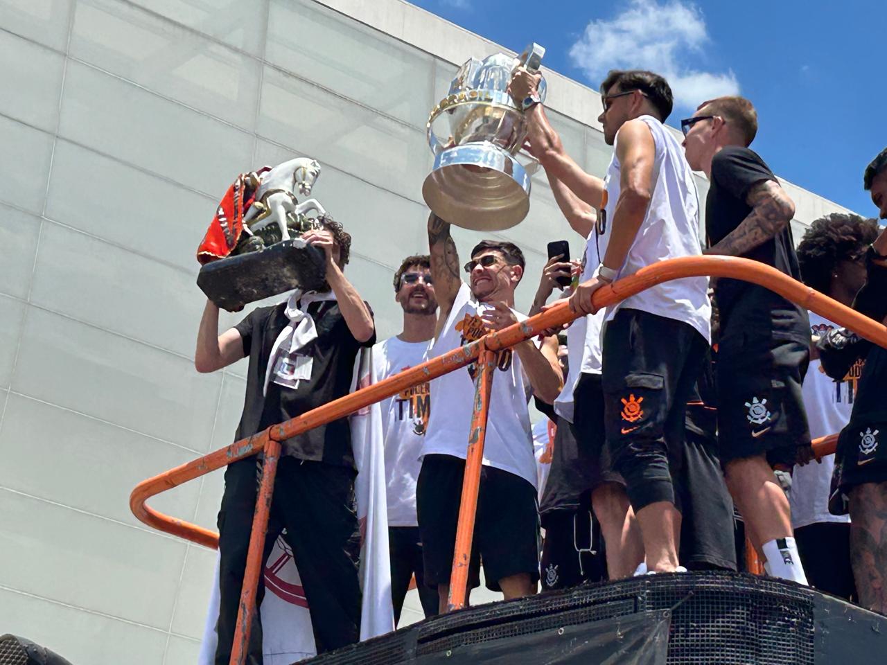 Corinthians faz festa na Arena com trio elétrico e comemora título histórico da Copa do Brasil