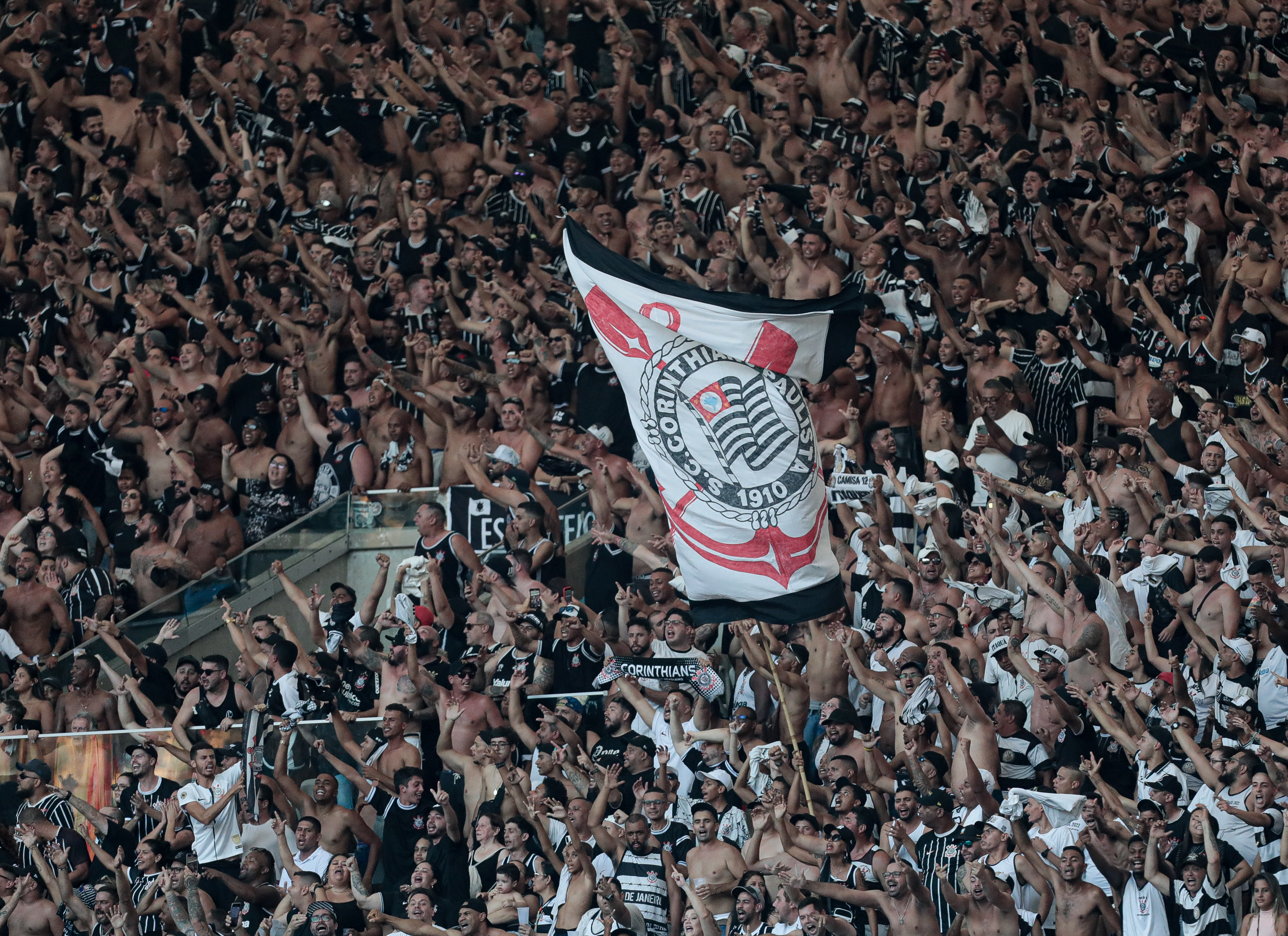 Torcida do Corinthians esgota ingressos para final contra o Vasco, tensão cresce nas arquibancadas