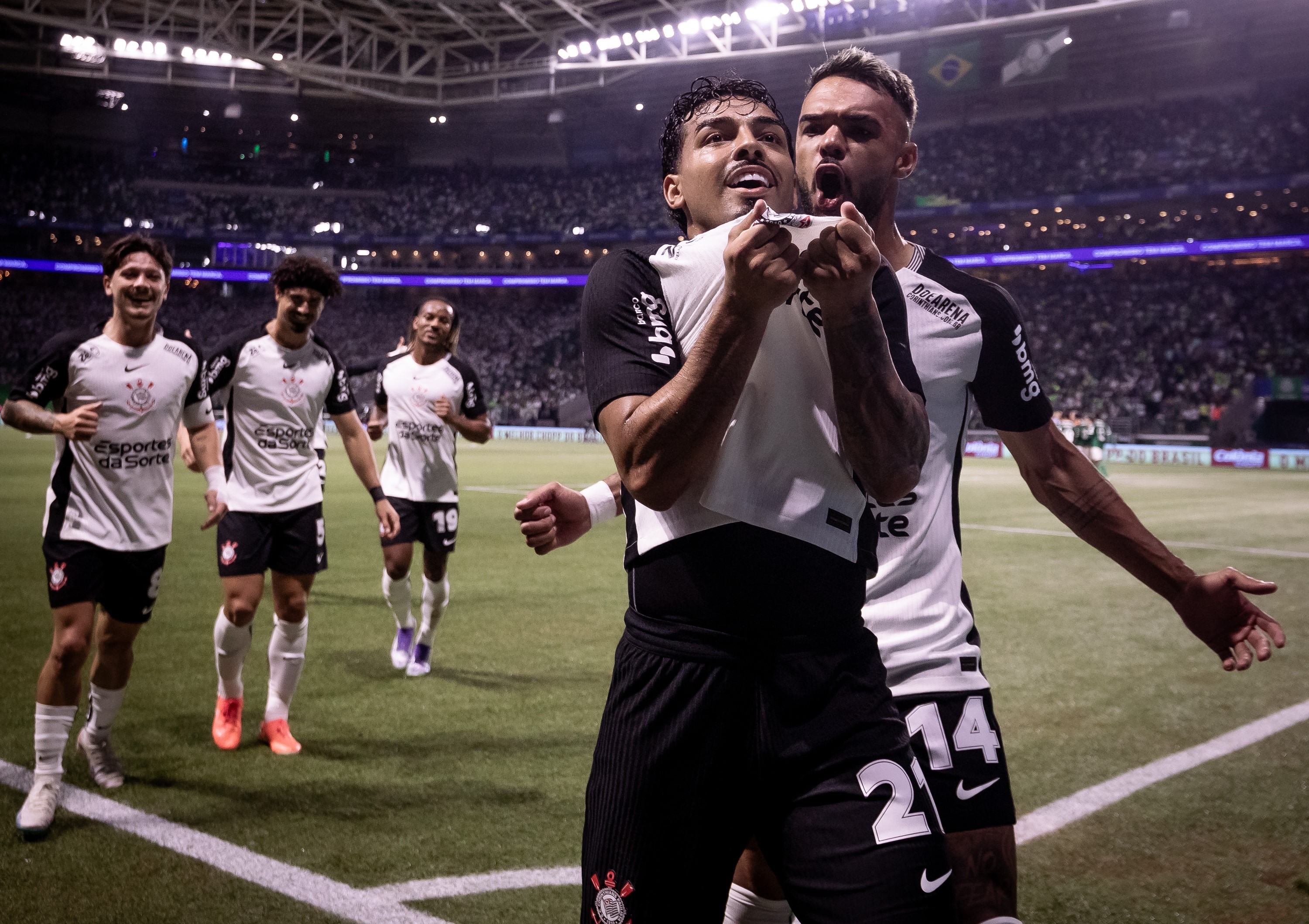 Corinthians avança às semis, superando crise extracampo com garra e estratégia eficaz