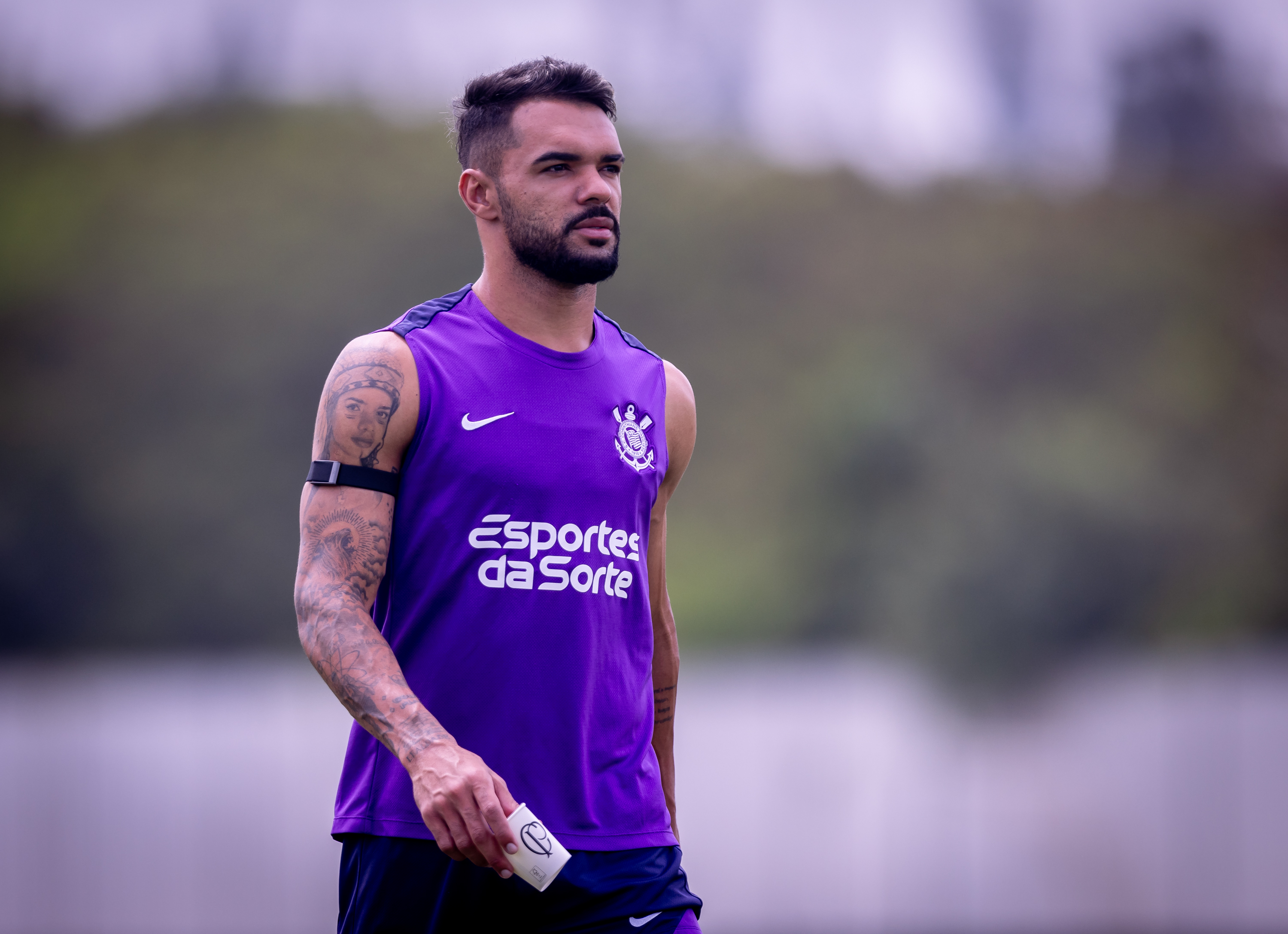 Dorival mantém mistério sobre Raniele no Corinthians, alimentando tensão nos bastidores do clube