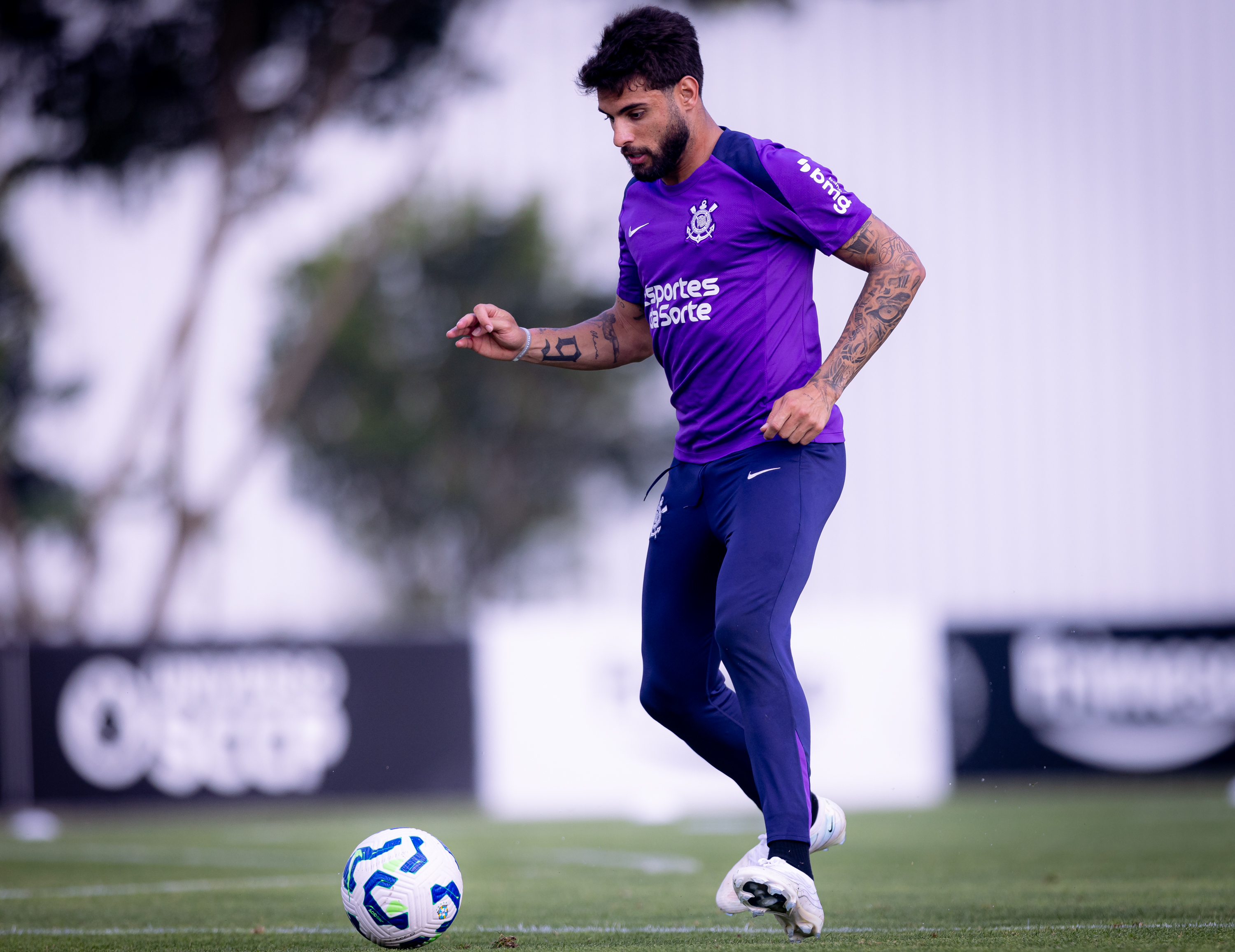 Corinthians se reapresenta com treino tático e aguarda volta de dupla decisiva em impasse