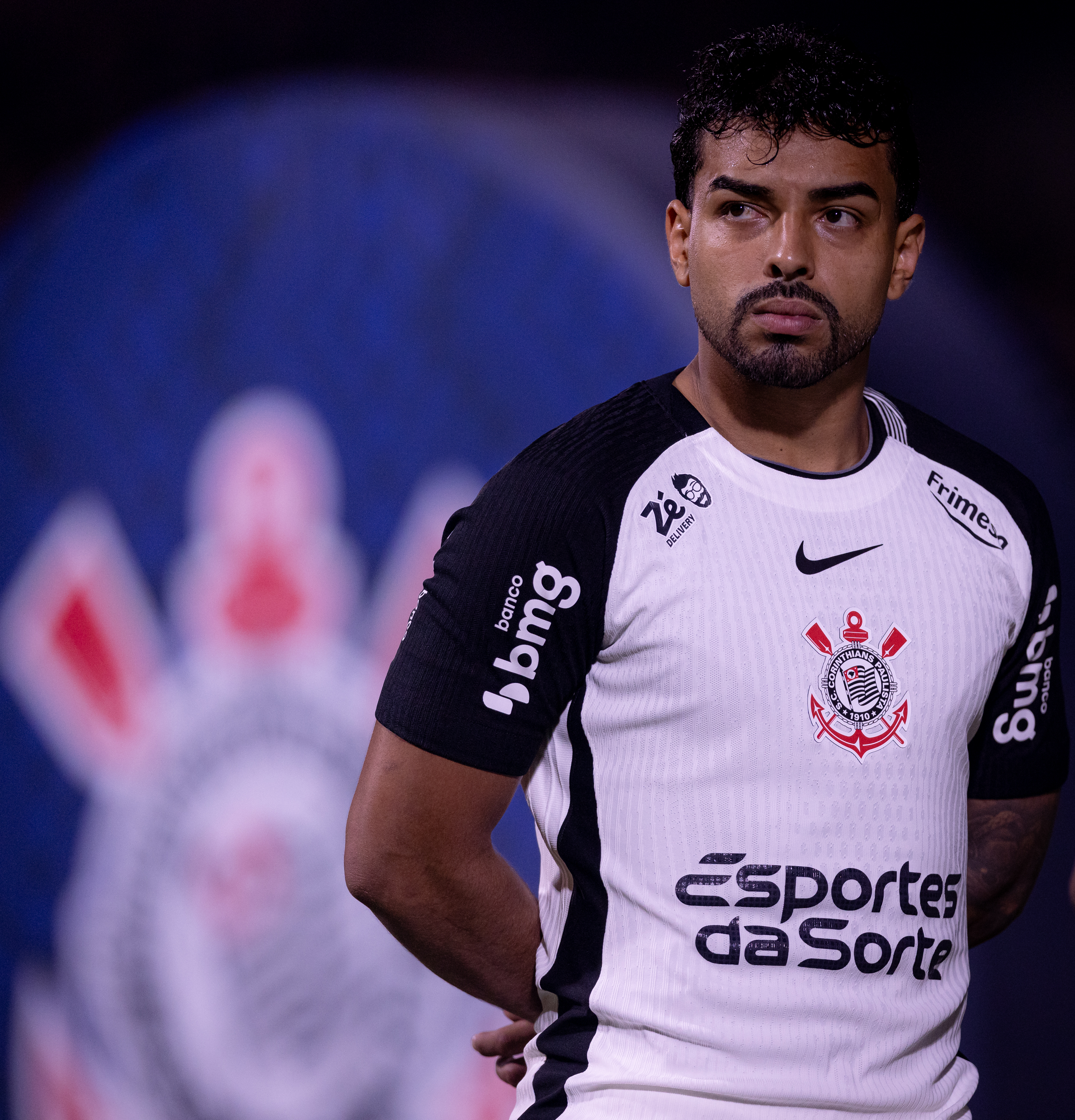 Torcedores do Corinthians reagem à temporada de Matheus Bidu; opiniões divididas nos bastidores
