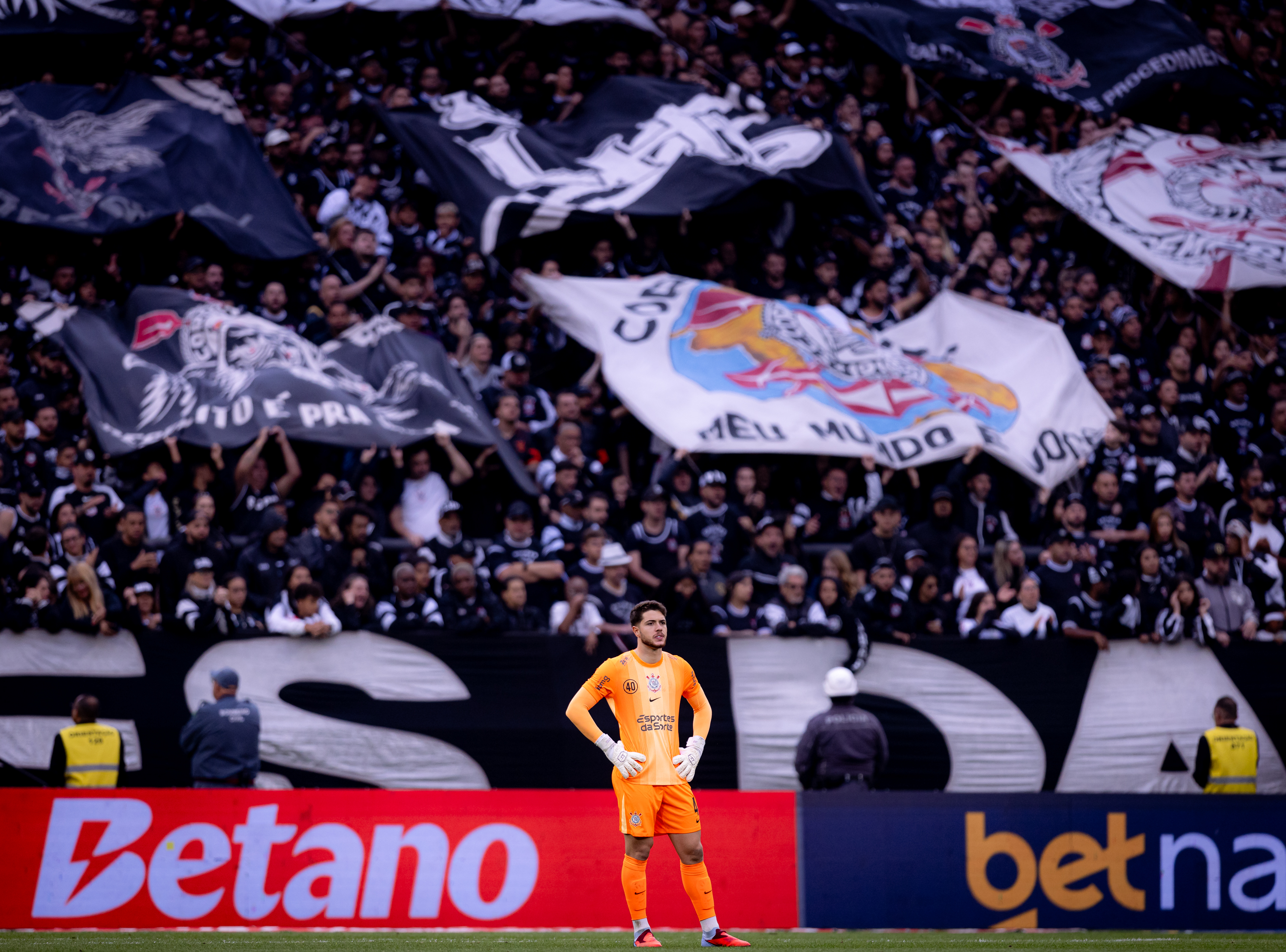 Corinthians confirma esgotamento total de ingressos para duelo decisivo contra o Vasco