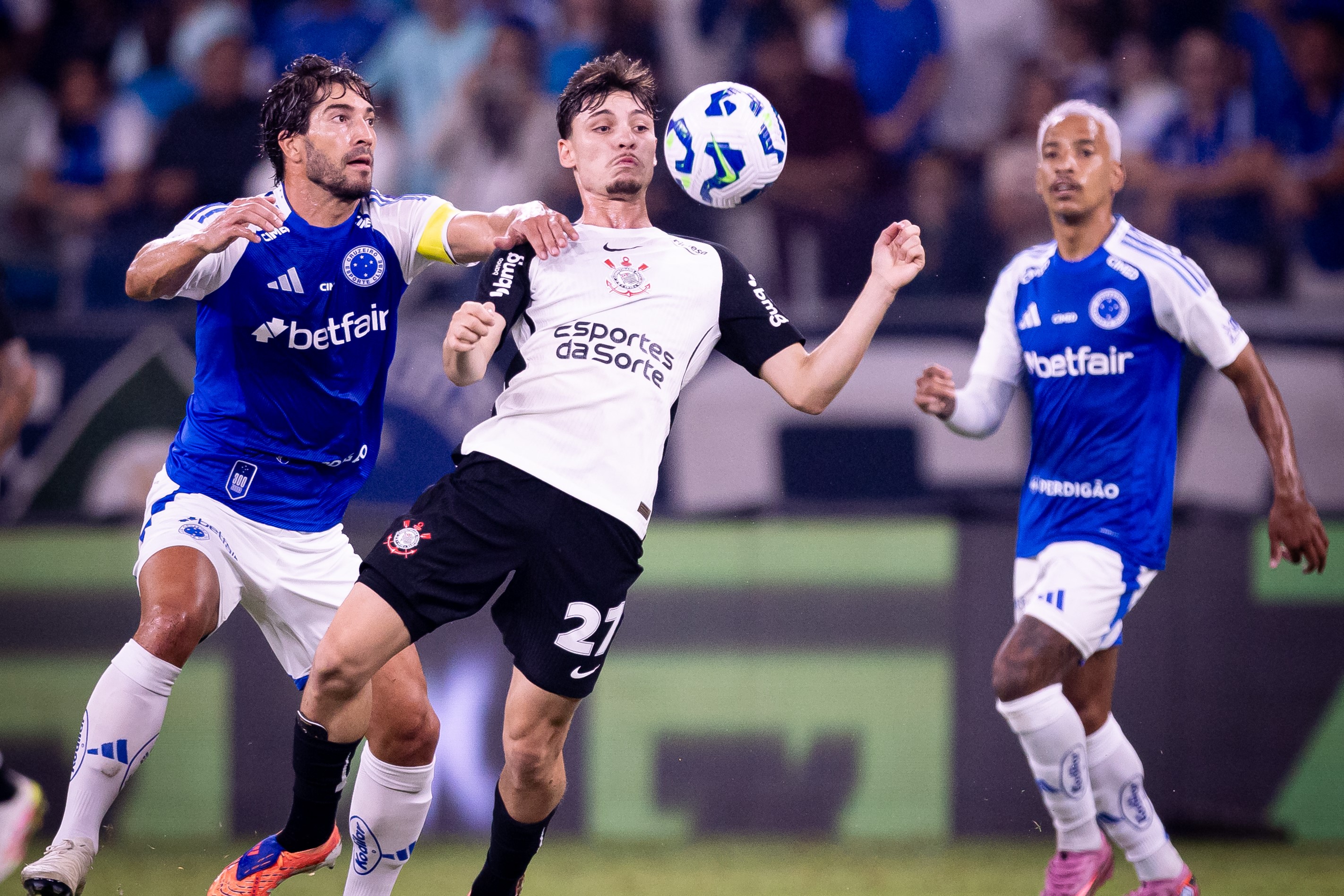 Cruzeiro e Corinthians se enfrentam em partida decisiva: onde assistir ao primeiro duelo da semifinal da Copa do Brasil