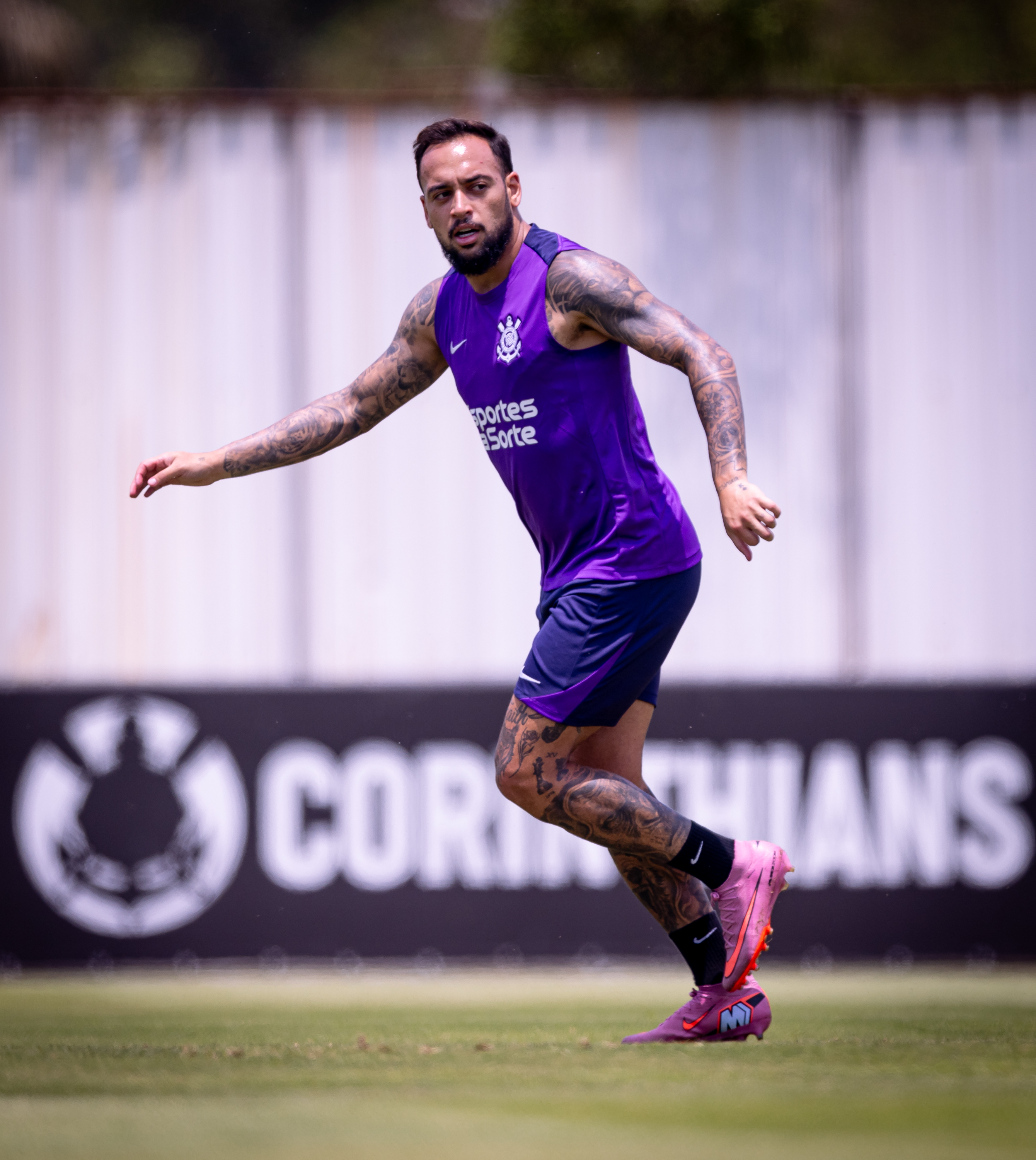 Corinthians enfrenta impasse em negociações: renovação de contratos se aproxima do fim e preocupa torcida