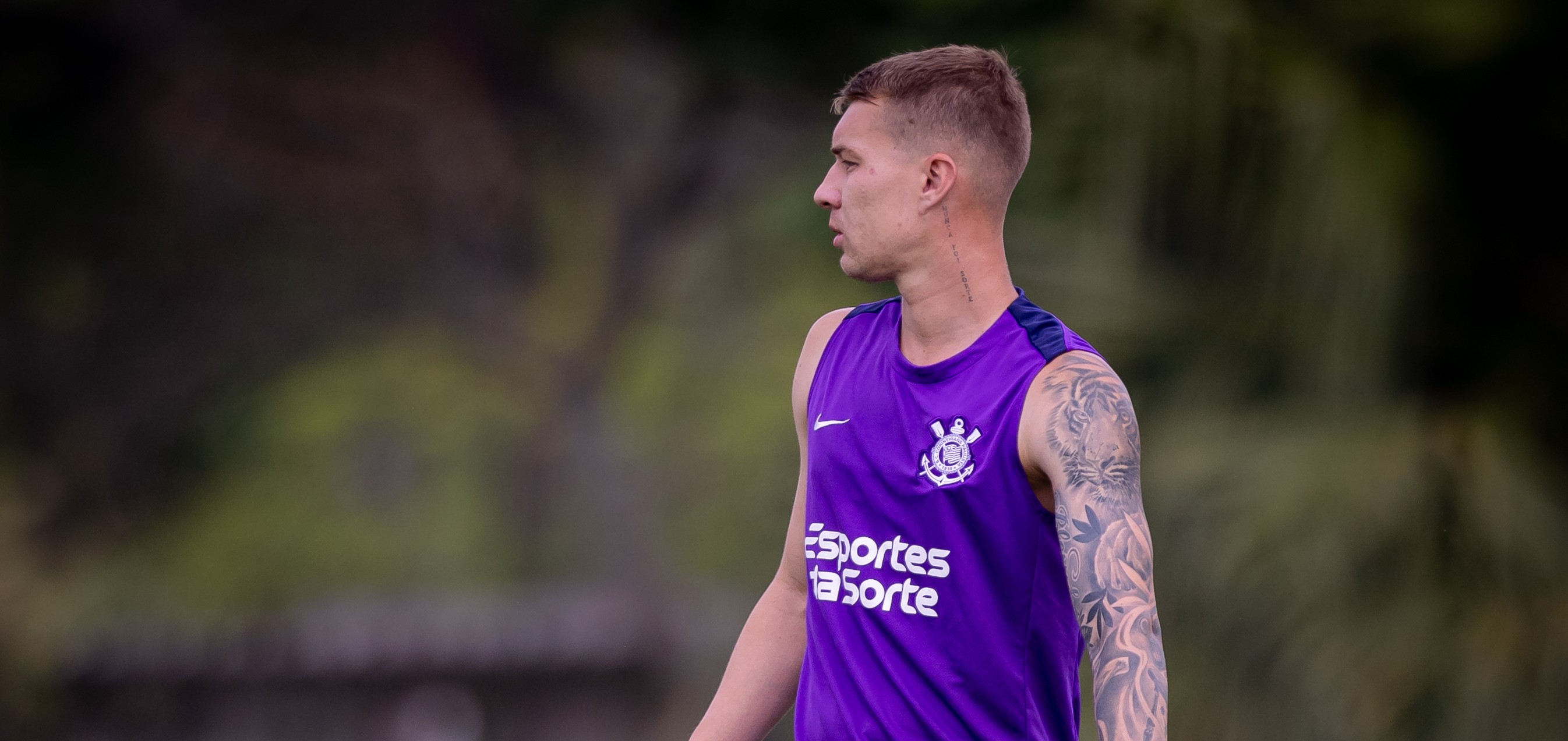 Nos bastidores, Coritiba consulta Corinthians por Charles e aguarda desfecho