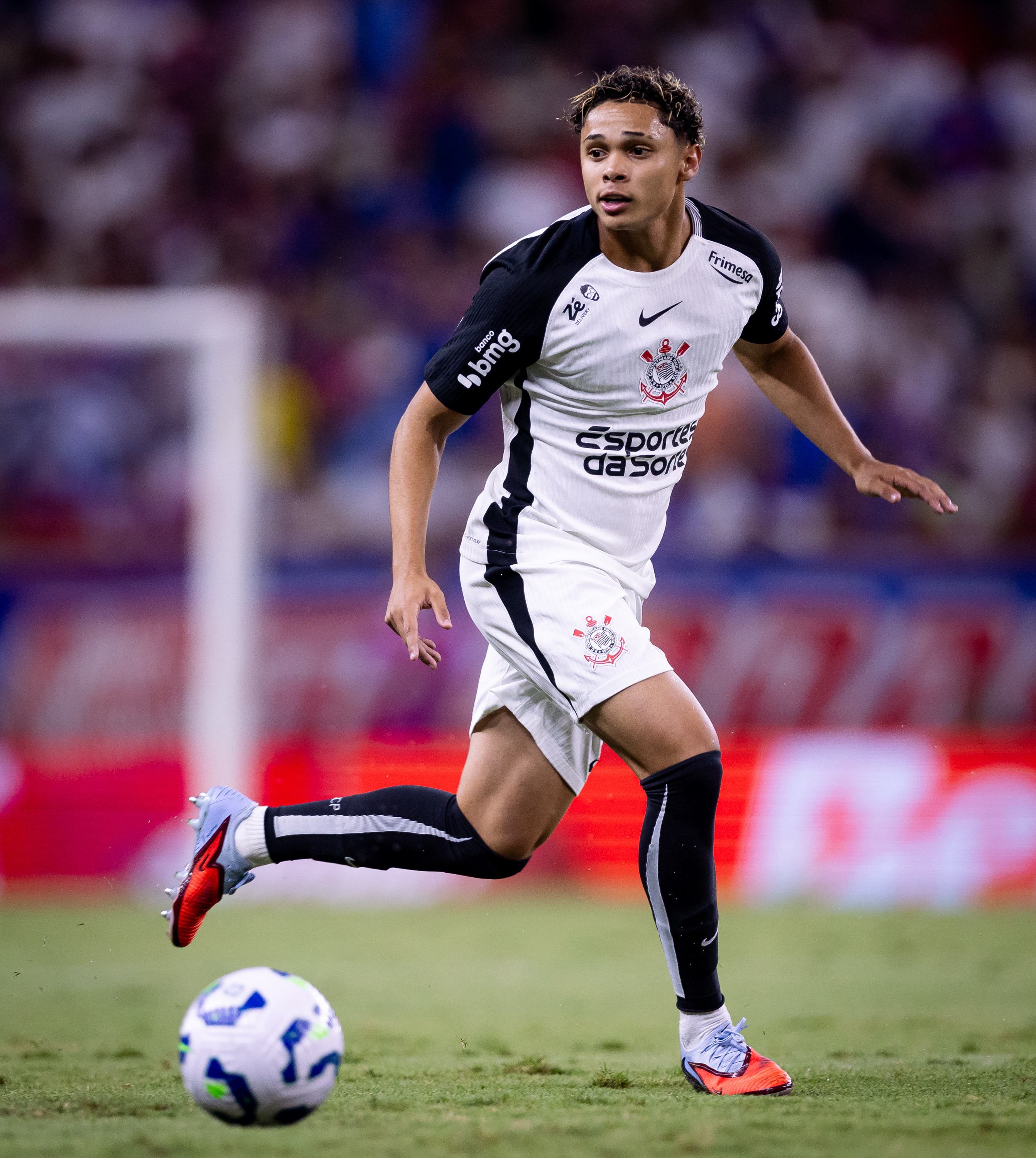 Derrota do Corinthians expõe fragilidades; trio se destaca e cobra reações de Dorival em campo