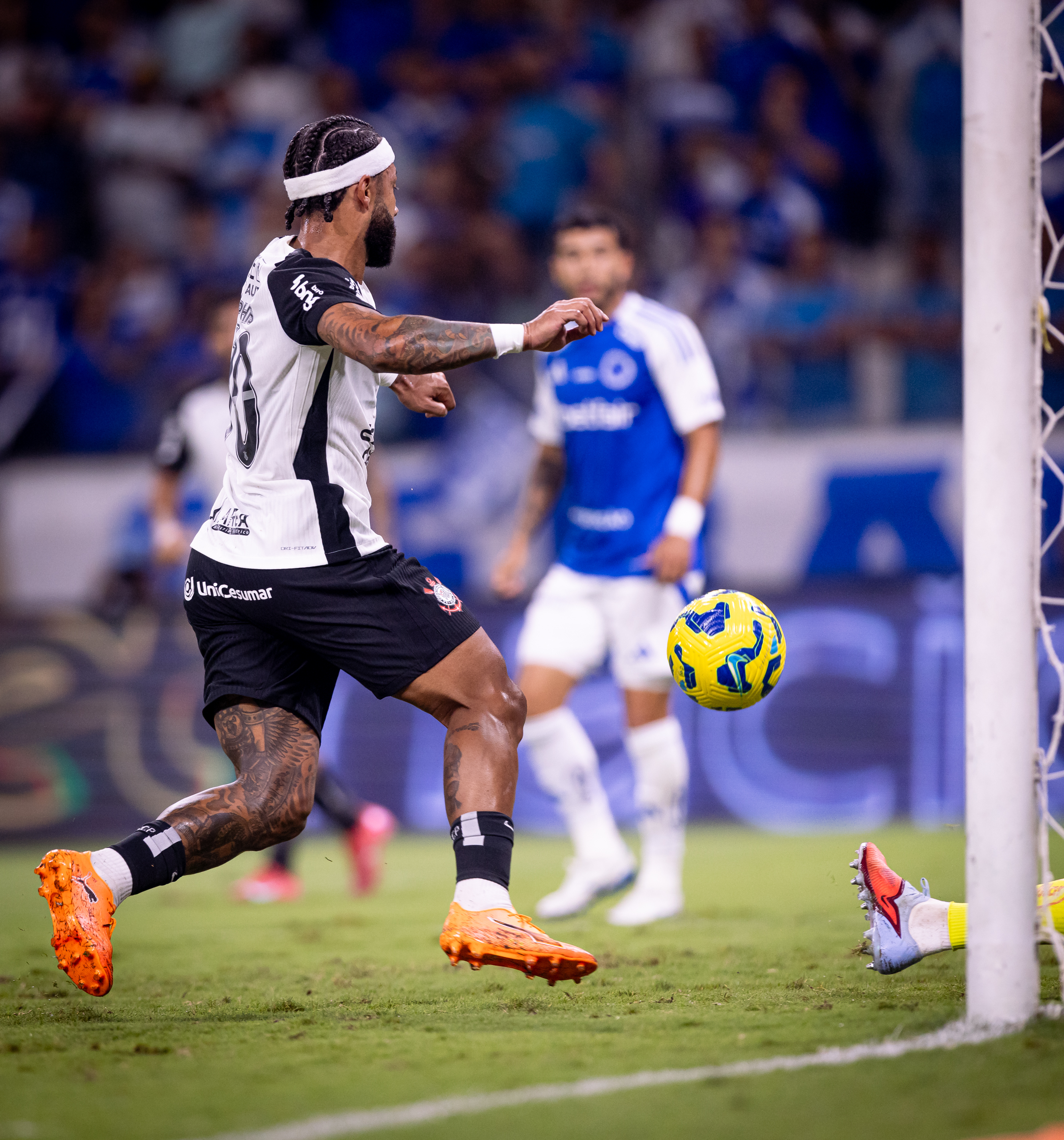 Cruzeiro cobra explicações sobre análise do VAR no gol de Memphis contra o Corinthians