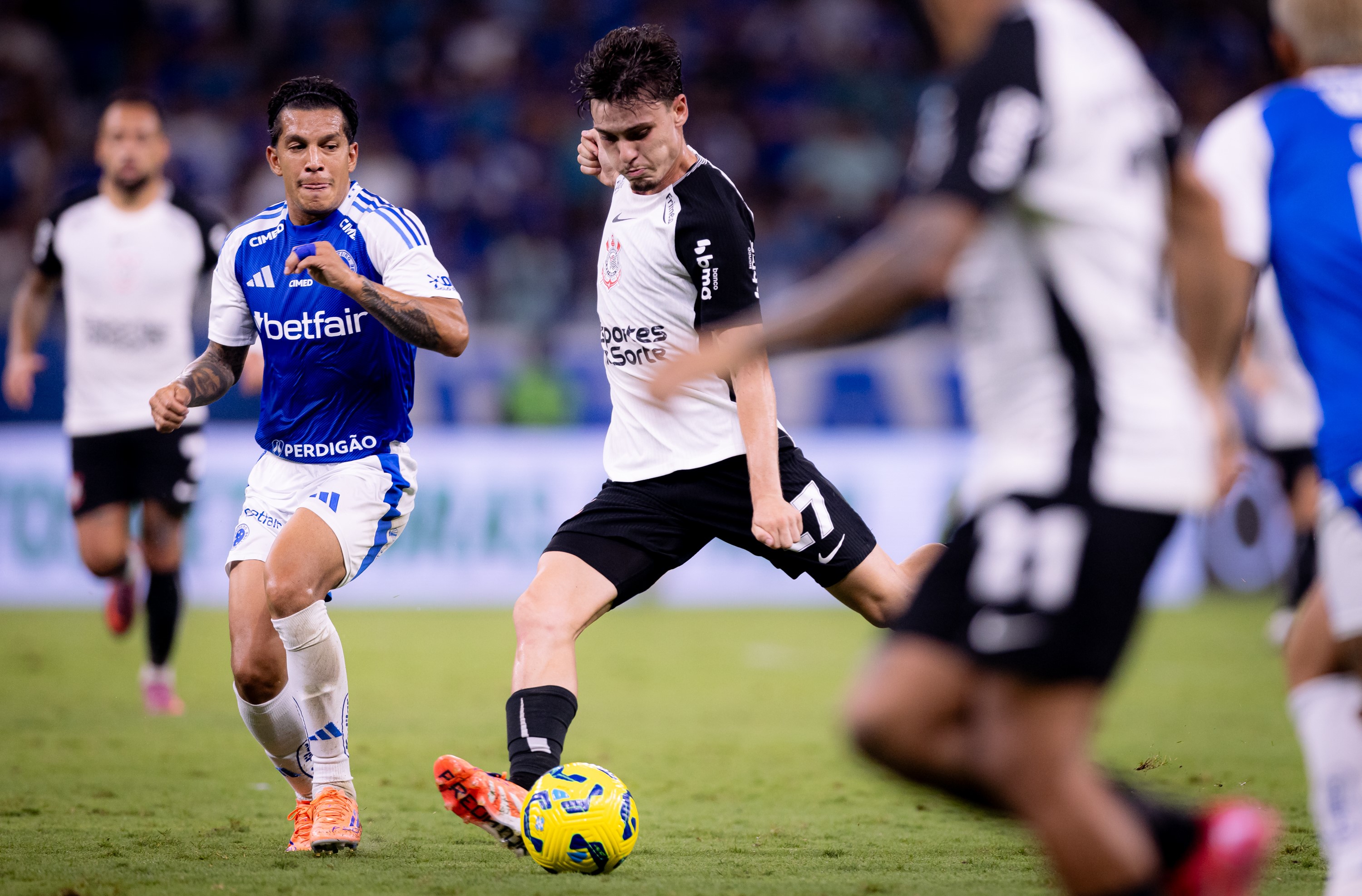 Corinthians e Cruzeiro se enfrentam em duelo decisivo; veja onde assistir à semifinal da Copa do Brasil