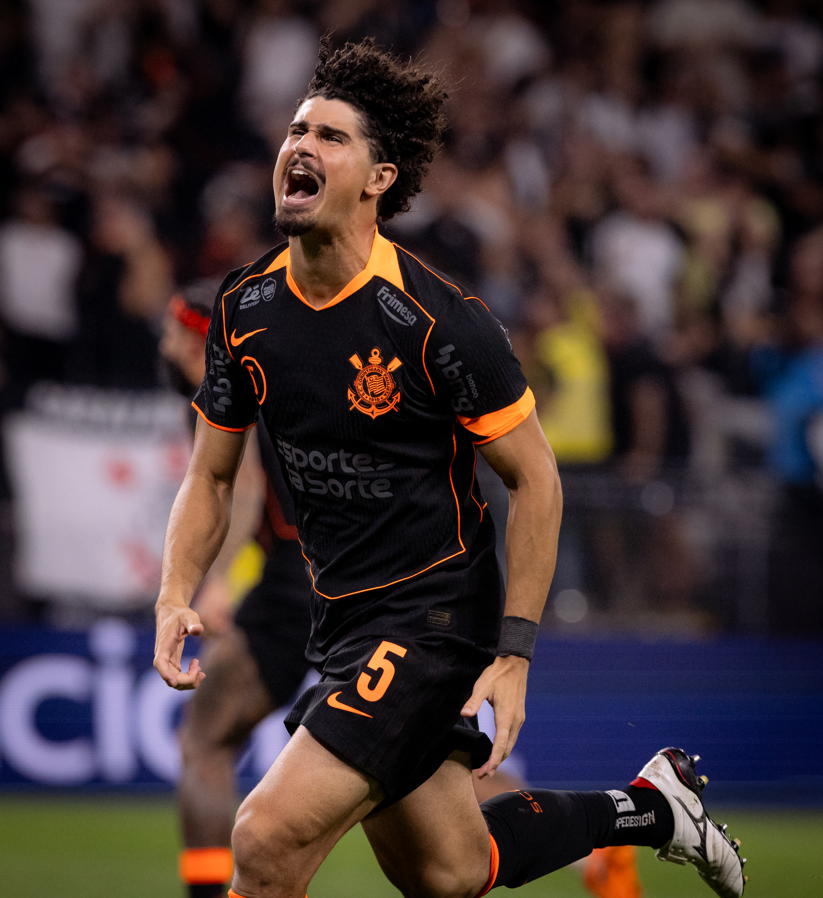 Torcedores do Corinthians celebram desempenho de André Ramalho, que promete brilhar na temporada