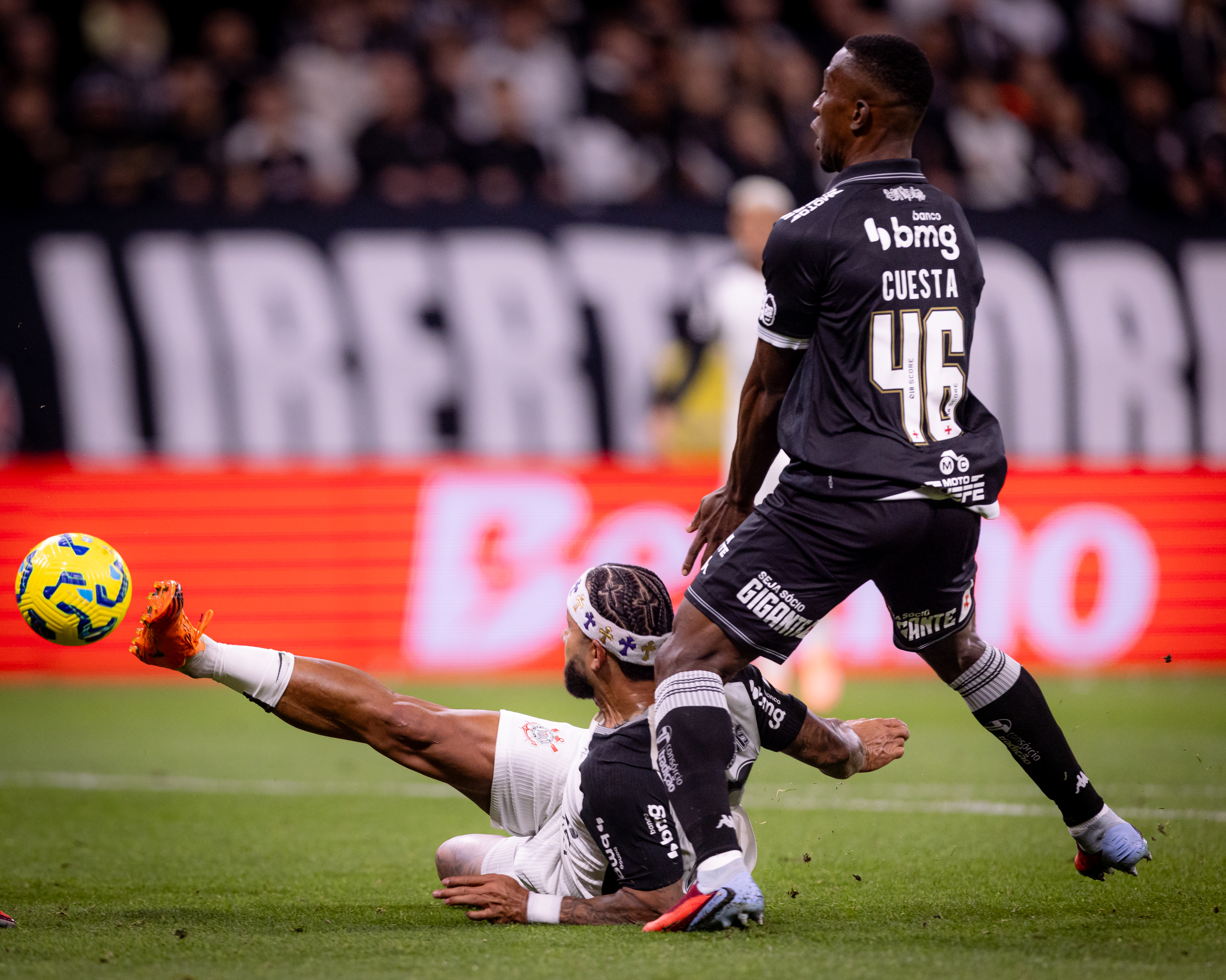 Corinthians e Vasco duelam na Copa do Brasil, e torcidas aguardam desfecho emocionante!