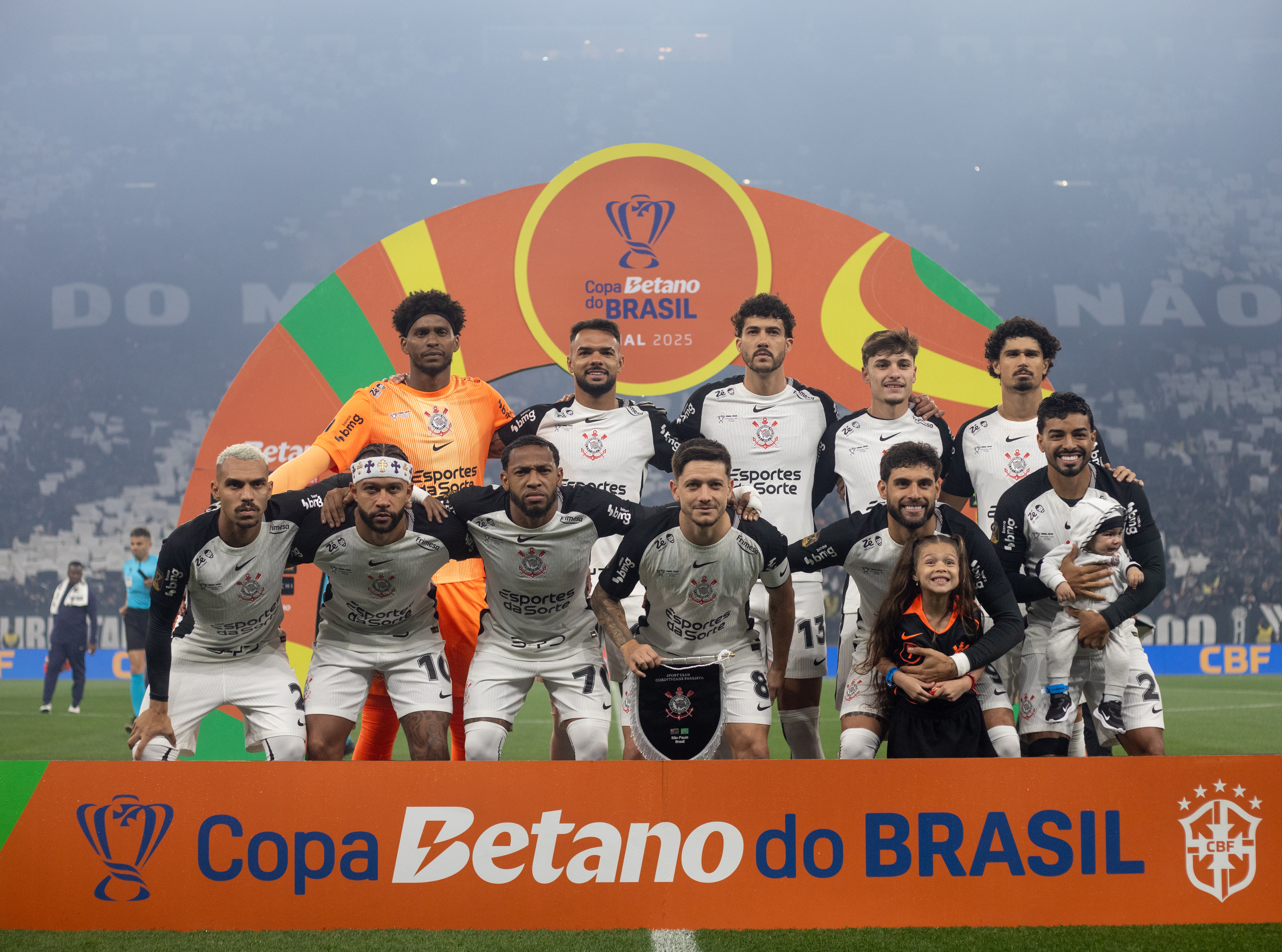 Dupla de zaga brilha, mas Corinthians decepciona em empate sem gols e acirrado no Brasileirão