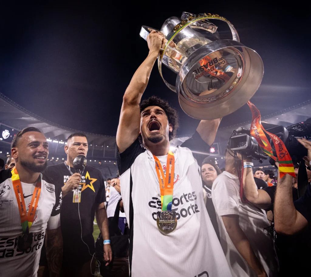 André Ramalho se reinventa no Corinthians e encerra 2025 como destaque inesperado na equipe