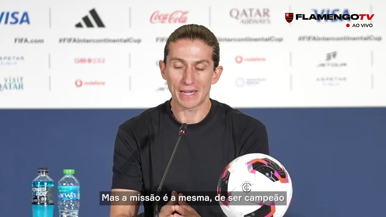 Filipe Luís, em tom de brincadeira, reage a voo do PSG e sonha em fazer história no Brasil