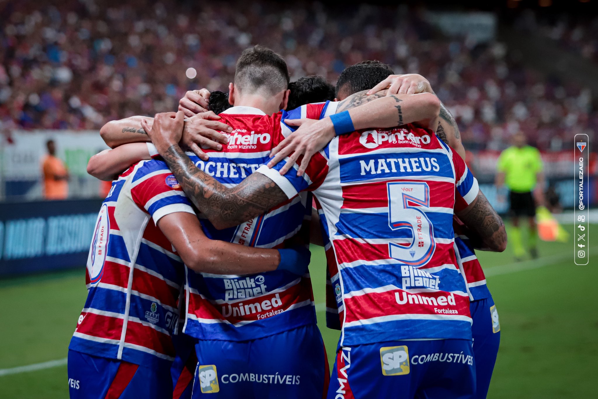 Brenno brilha e Fortaleza arrasa Corinthians, impulsionando a trajetória na Série A