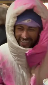 Neymar usa máscara em NY e não reconhecido; veja