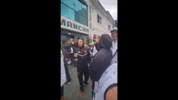 Palmeirenses e vascaínos comemoram derrota do Flamengo contra PSG