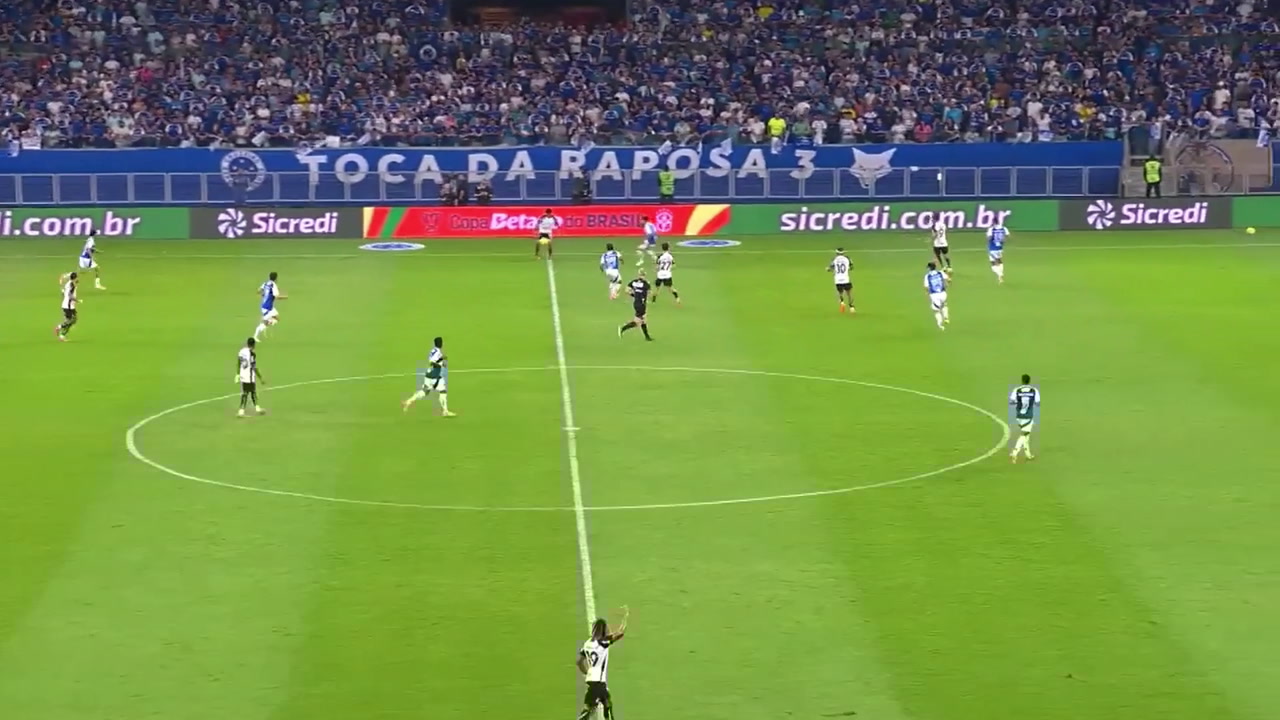 Sem polêmica! CBF divulga áudio do VAR sobre possível toque na mão de Memphis