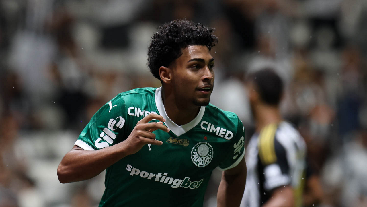 Luighi busca espaço no Palmeiras em 2026, dividindo-se entre sub-20 e profissional em fase crucial