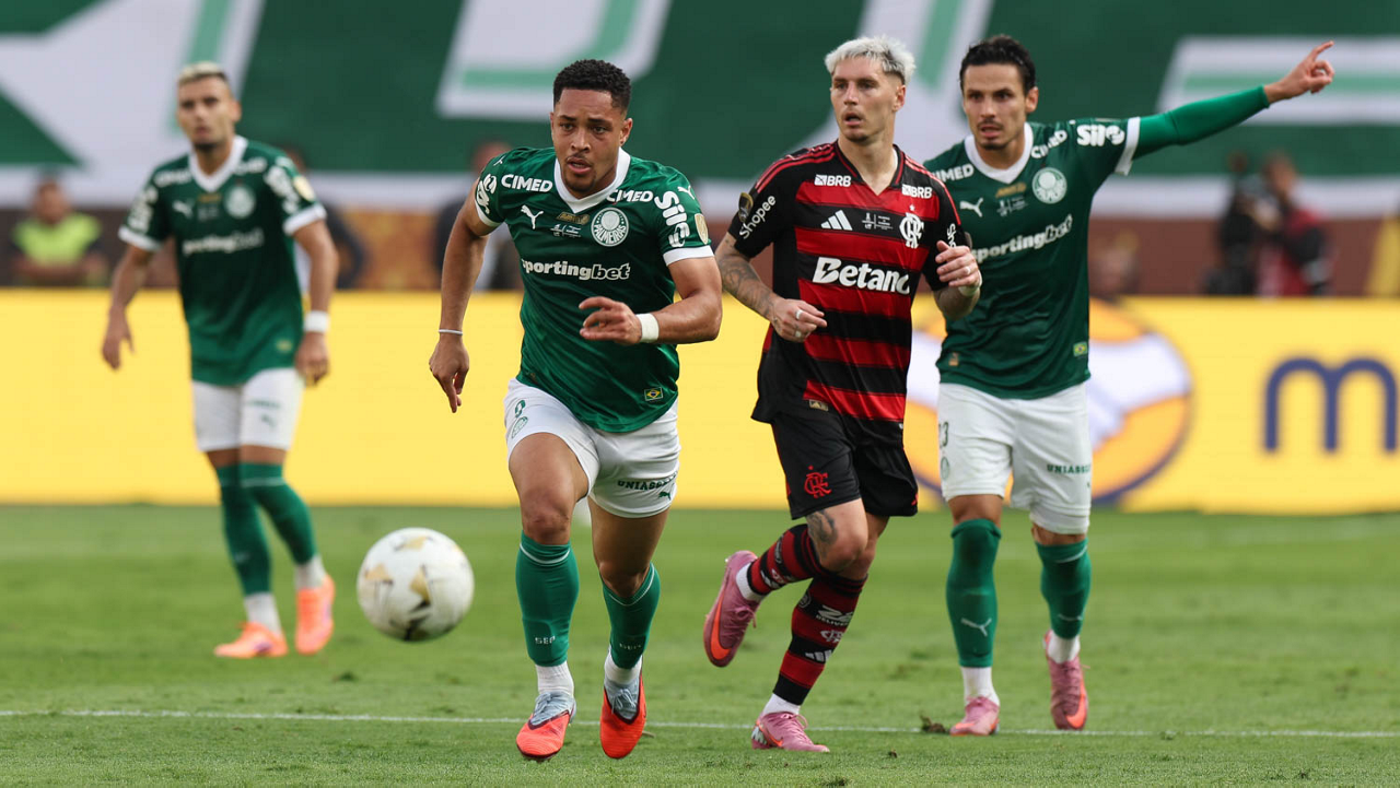 Vitor Roque desafia a desconfiança e se firma como pilar do Palmeiras rumo a 2026