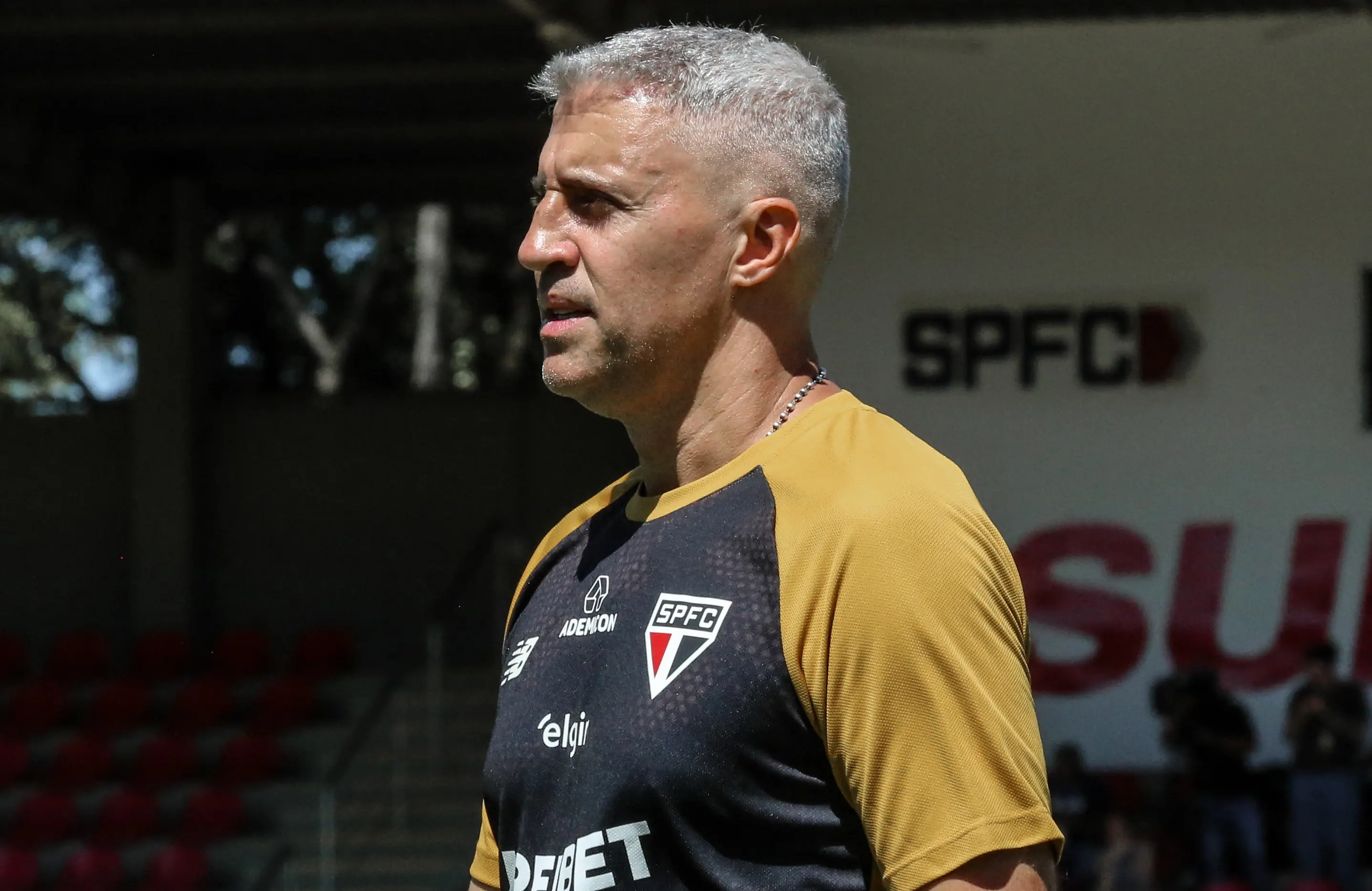 Crespo inicia 2026 no São Paulo com desfalques e mudanças no elenco; Confira a provável escalação