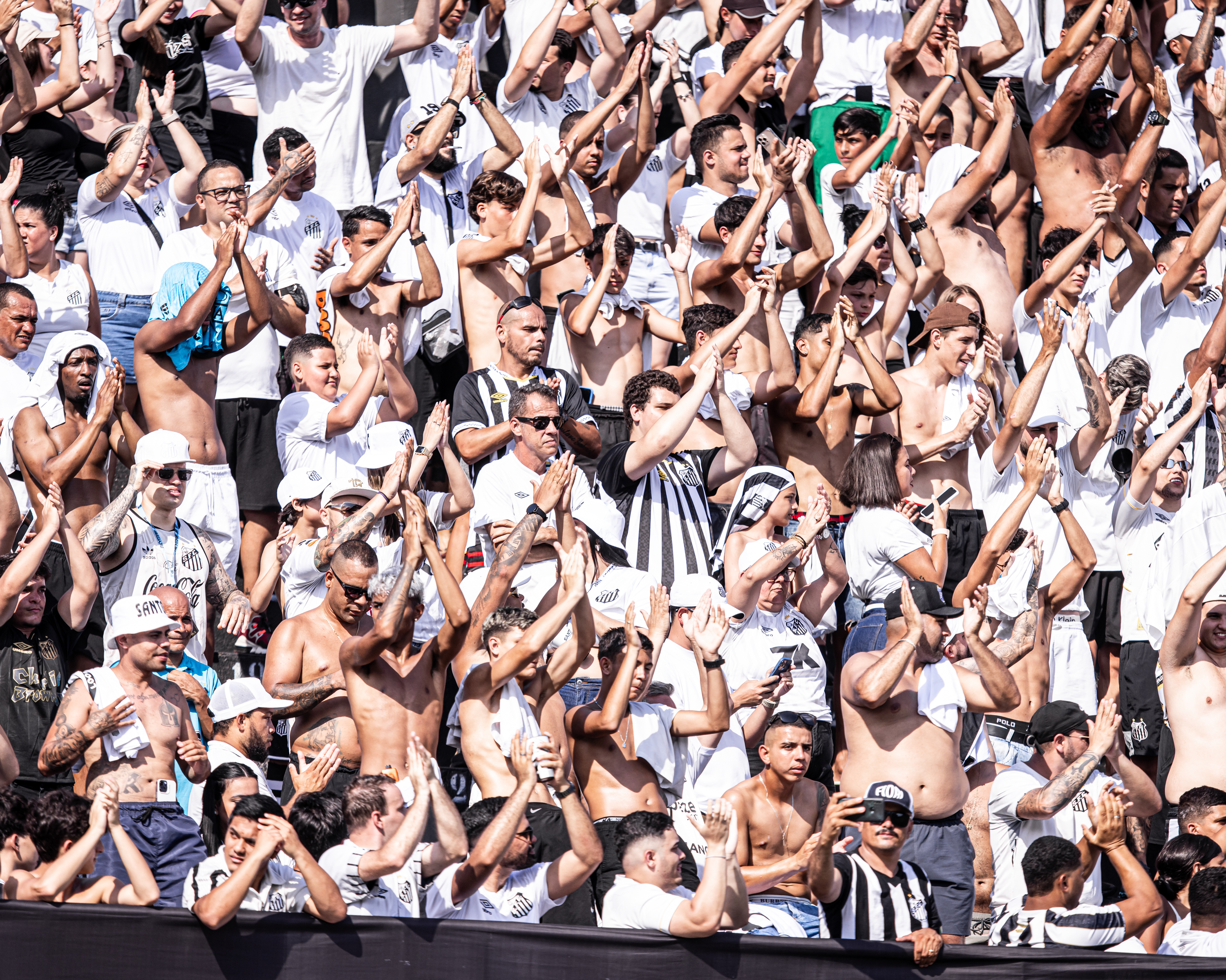 Ingressos esgotados: Santos confirma casa cheia para o clássico decisivo contra o Corinthians