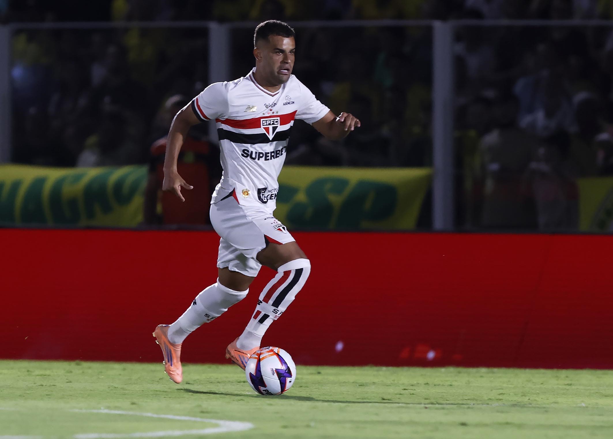 Alisson fora do jogo: Corinthians avança em negociações e jogador é poupado pelo São Paulo