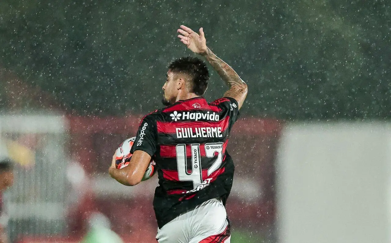 Guilherme Gomes marca golaço e empolga torcida em Flamengo x Bangu