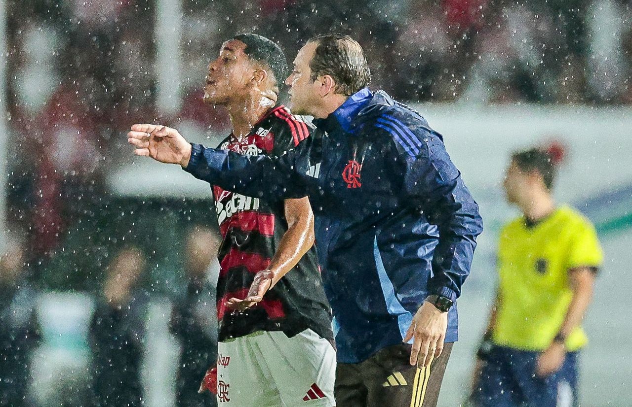 Técnico do Flamengo elogia garotos pela luta, apesar da derrota para o Bangu no Campeonato Carioca
