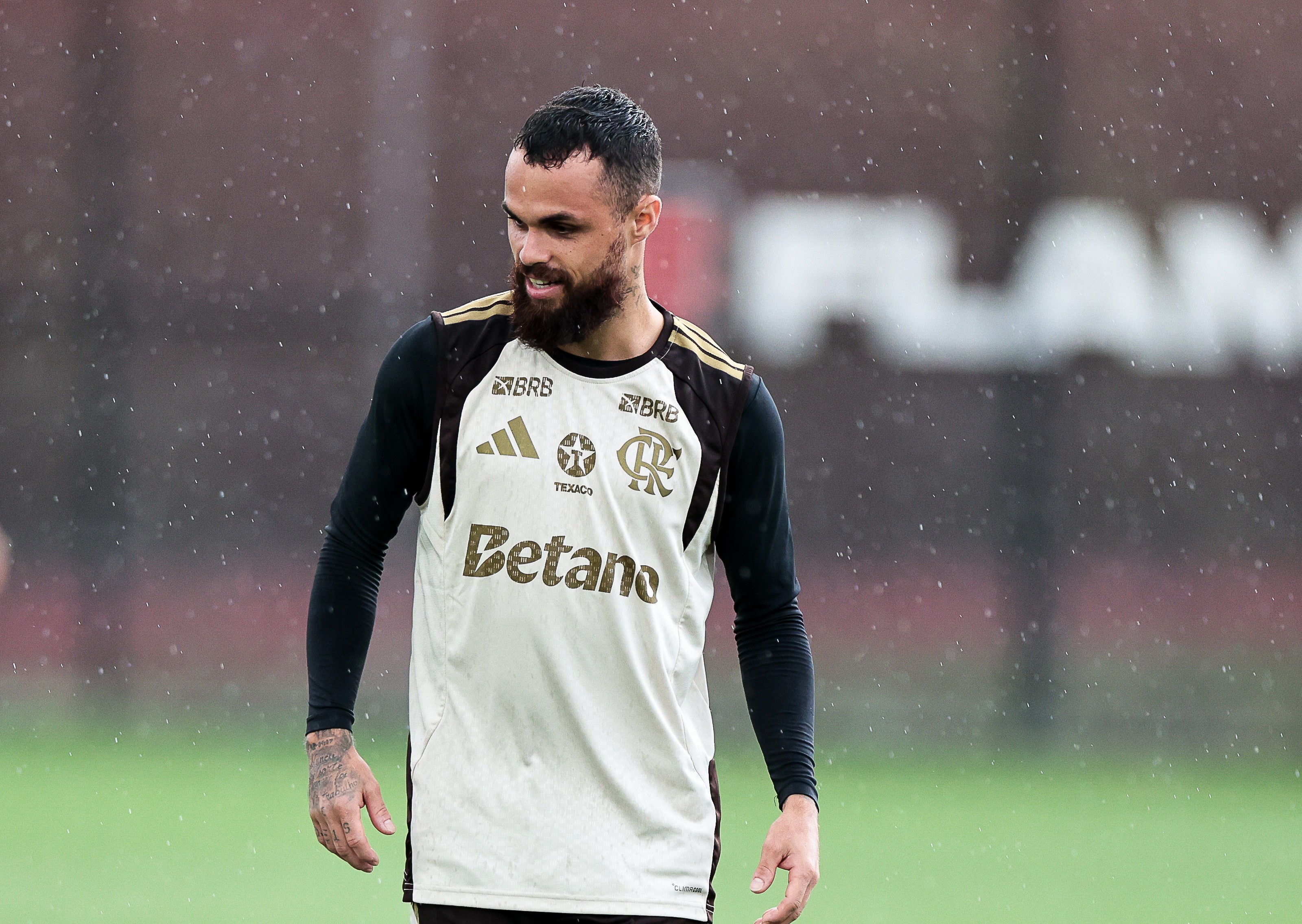 Flamengo Rejeita Proposta do Santos e Avança em Negociações para Venda de Michael a Clube Saudita