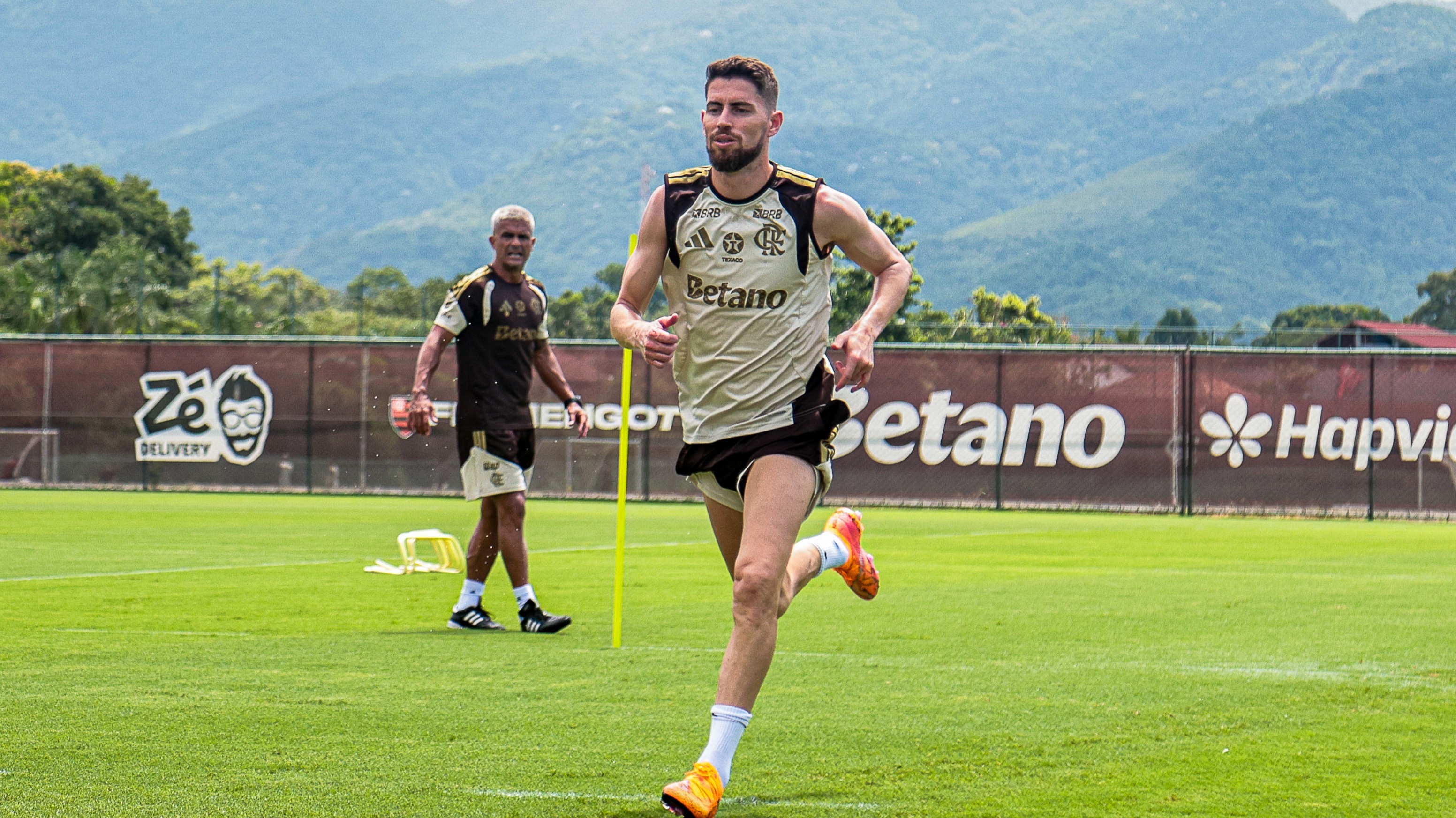 Flamengo retoma os treinos e concentra esforços para a estreia no Brasileirão após revés diante do Fluminense