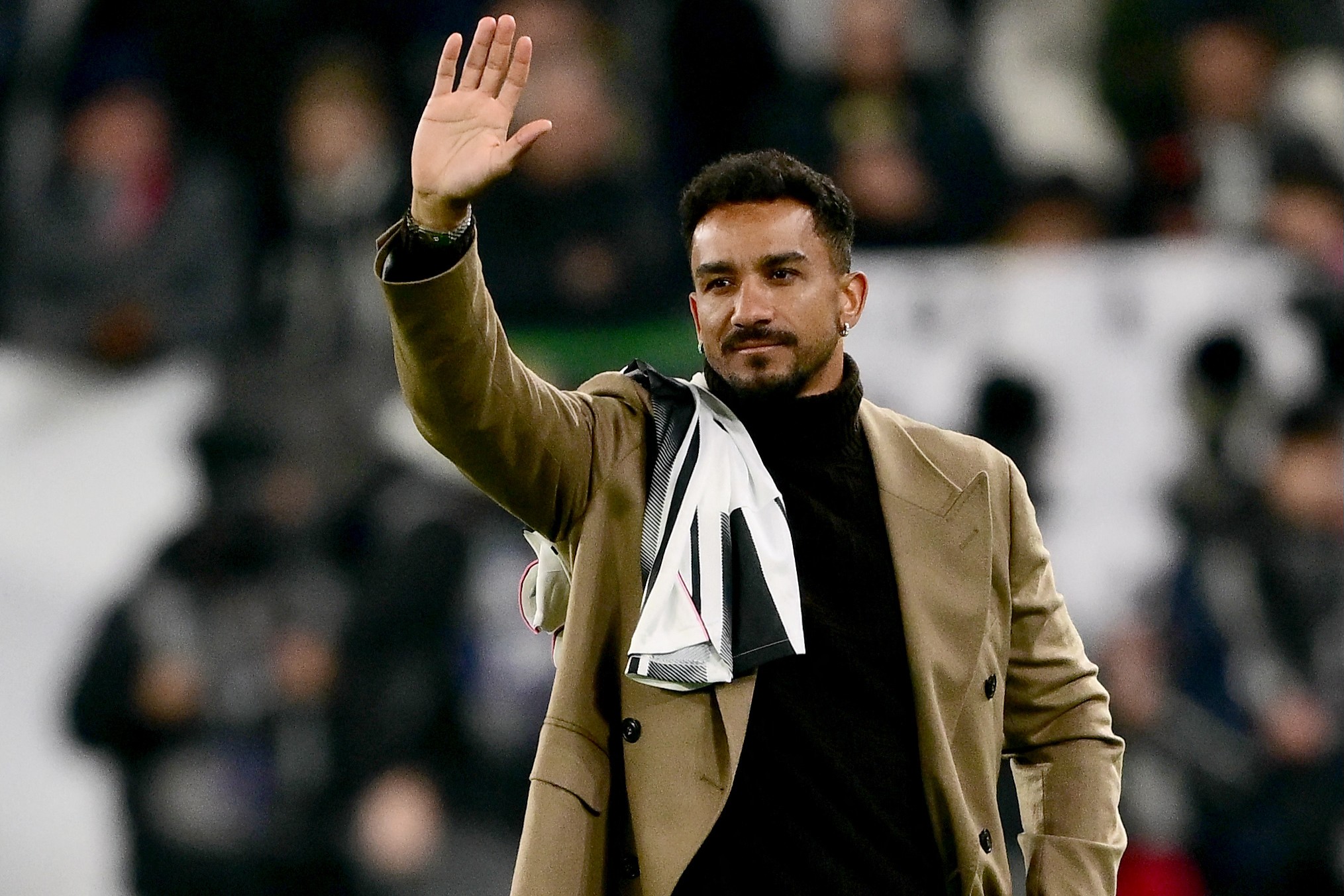 Danilo, do Flamengo, é homenageado pela Juventus; laços entre clubes se reforçam em evento emocional