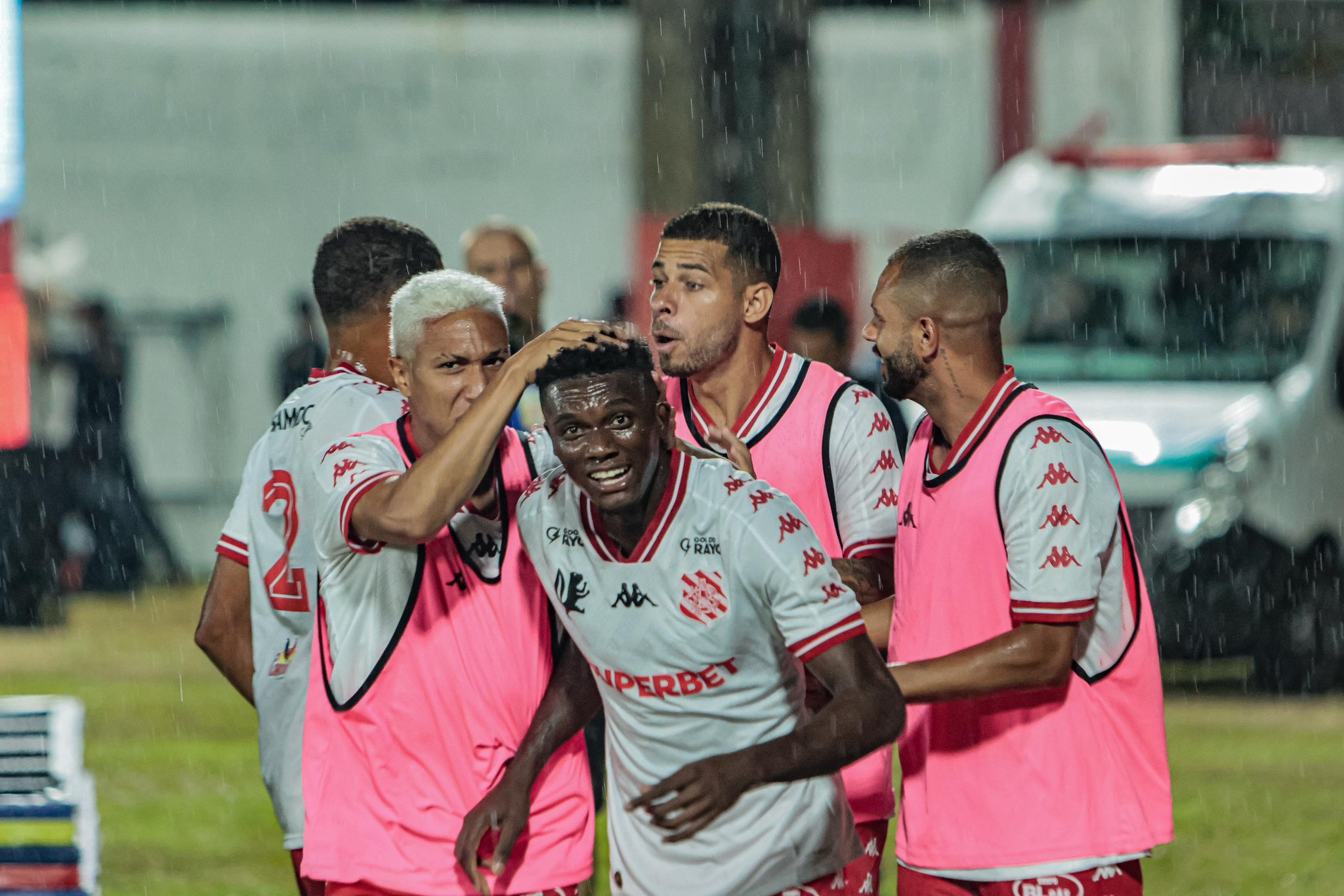 Garrincha brilha com golaço surpreendente enquanto Flamengo é derrotado pelo Bangu no Carioca