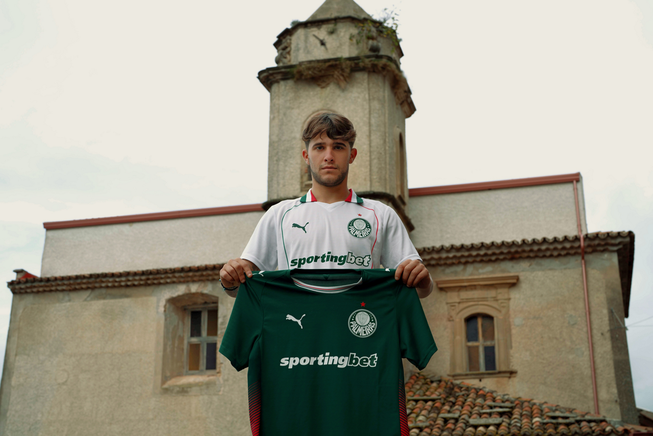 Verde, branco e vermelho: Palmeiras resgata raízes e apresenta novos uniformes