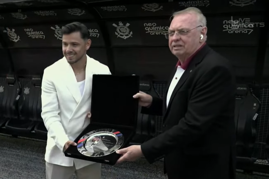 Corinthians homenageia Romero e emociona a Fiel na estreia do Paulistão