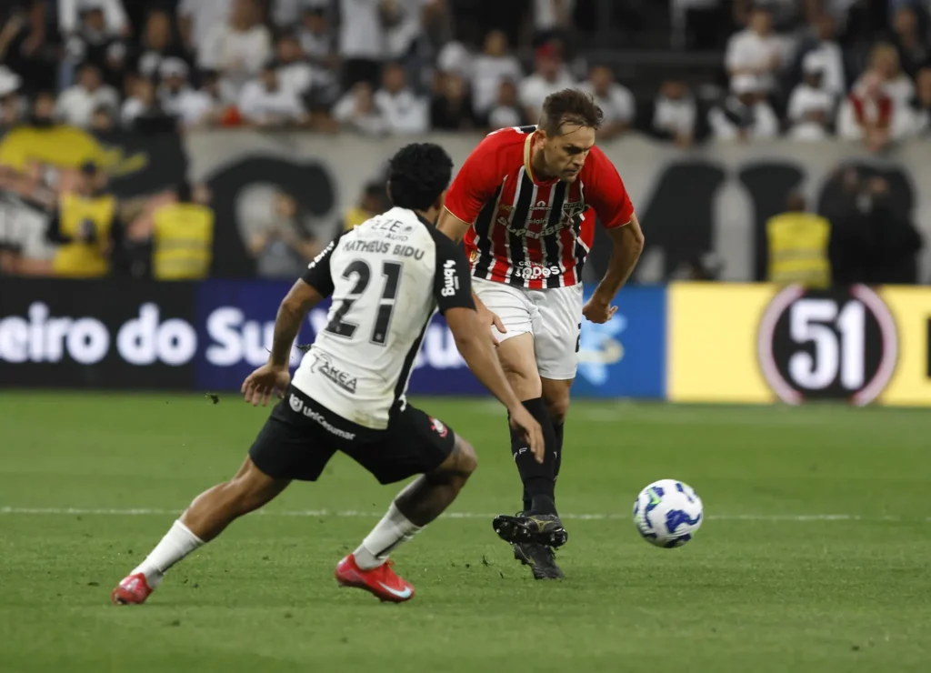 Corinthians e São Paulo em campo: palpite da Gazeta promete agitar o clássico de domingo