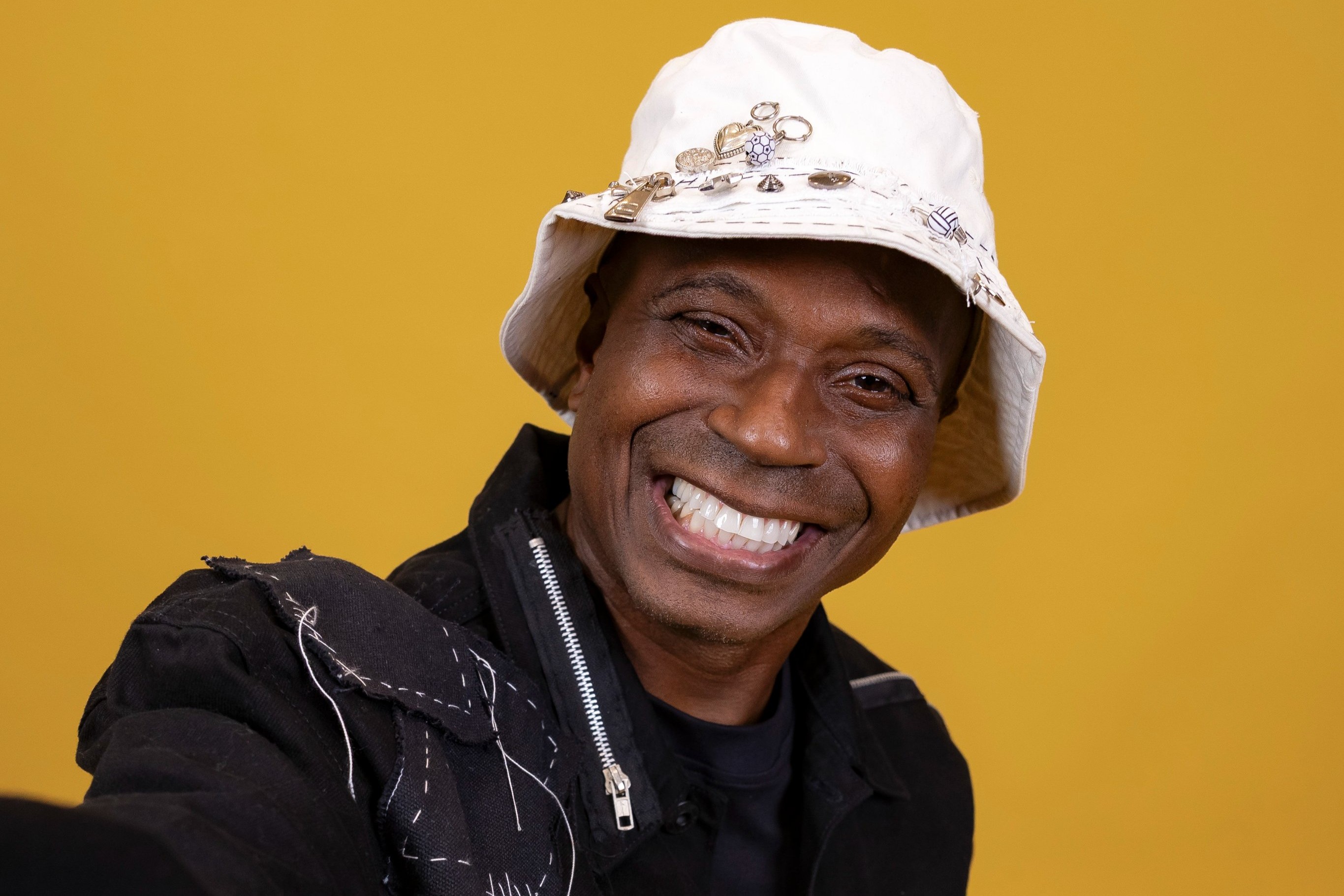 Ídolo corintiano, Edílson aceita desafio e estreia no Big Brother Brasil, prometendo polêmica e emoção