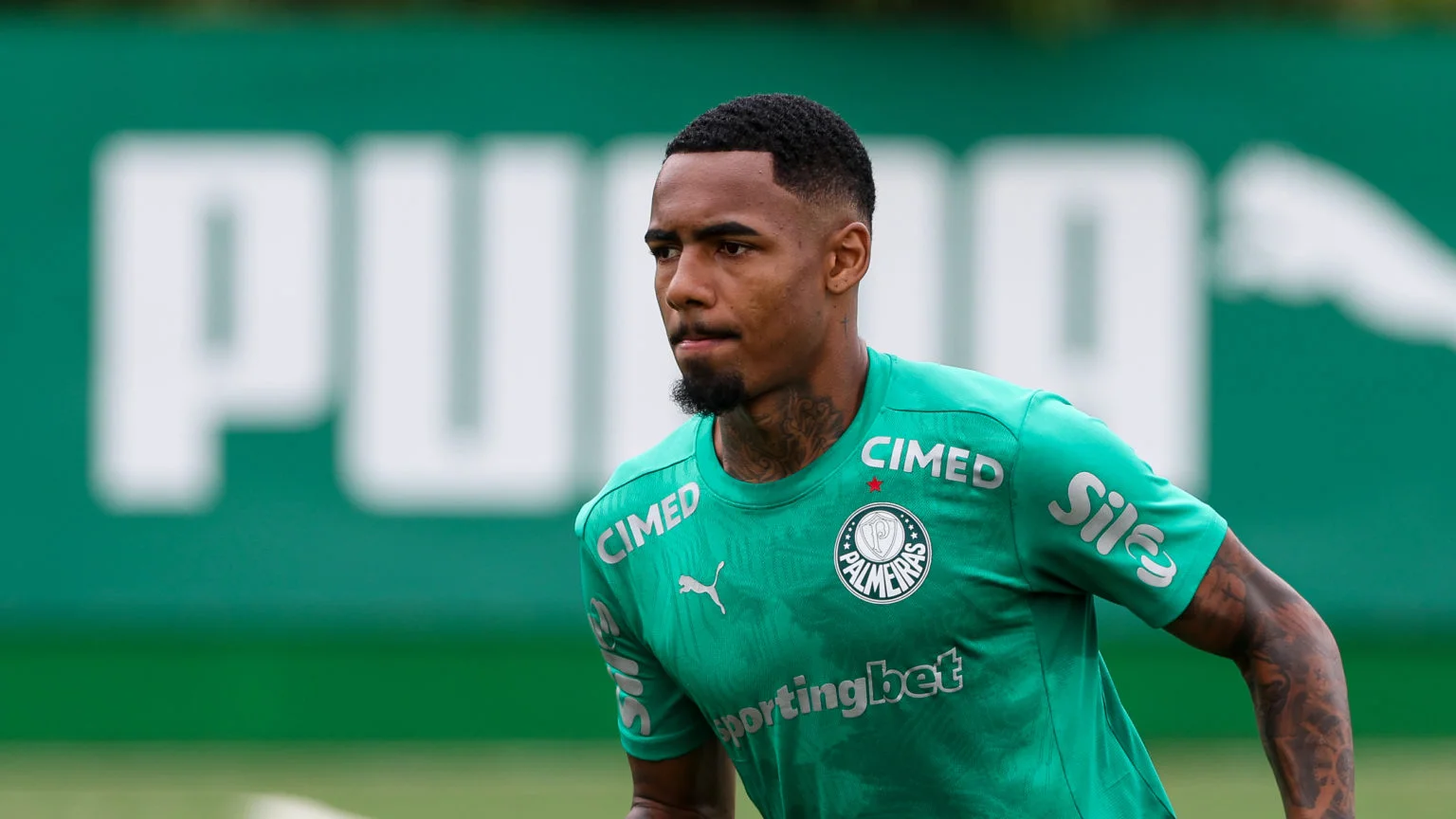 Allan projeta clássico decisivo contra o Santos e celebra trajetória vitoriosa no Palmeiras