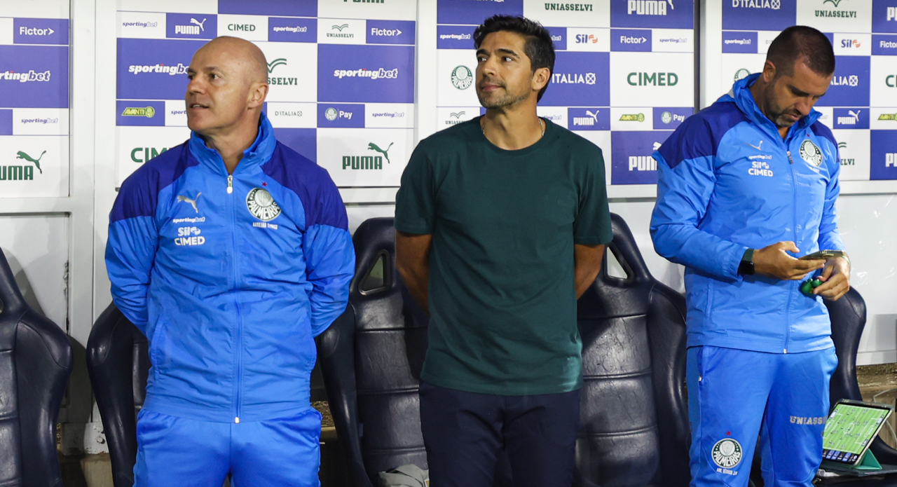 Abel Ferreira reage à forte concorrência no mercado após desafios em contratações no Palmeiras