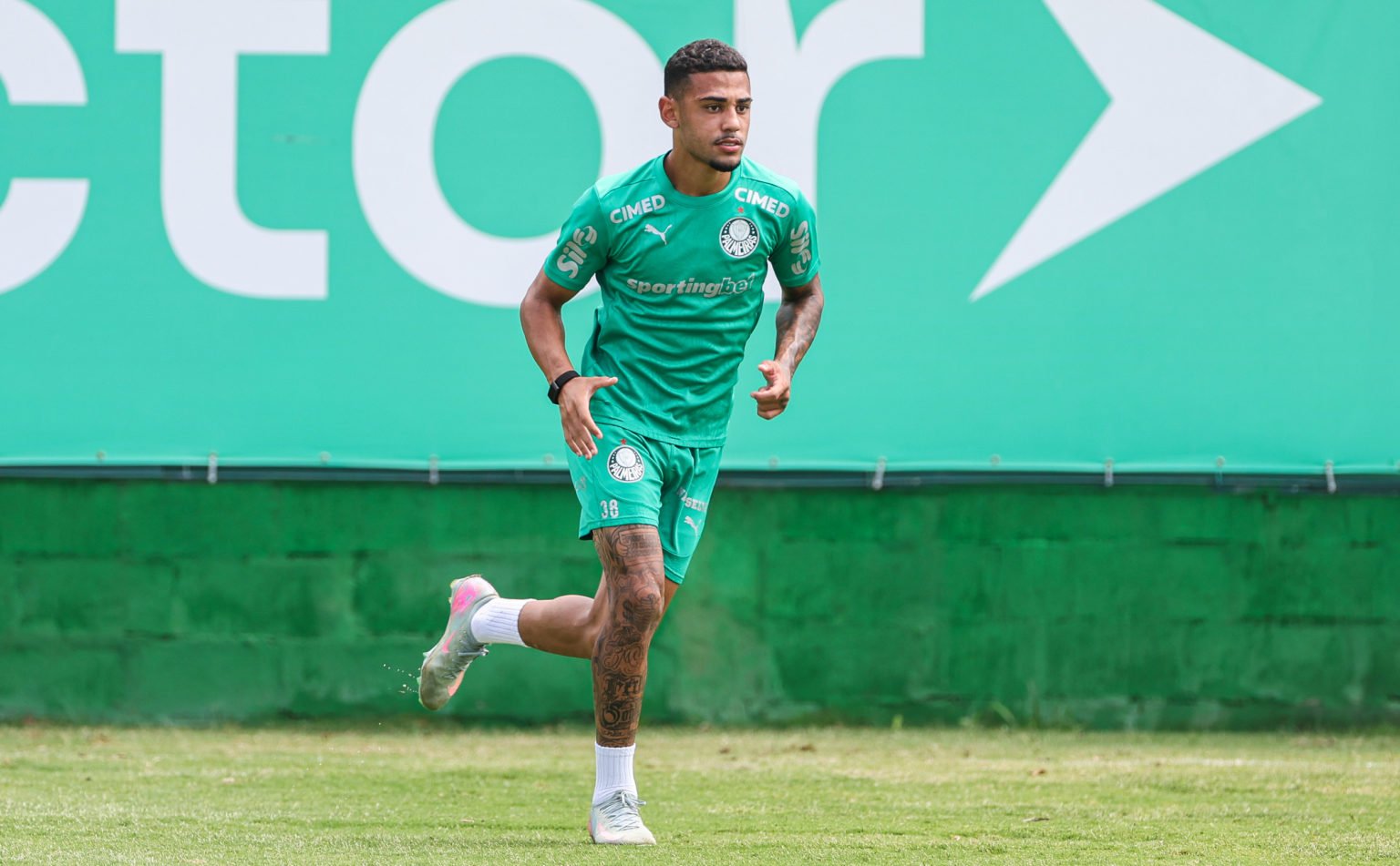 Riquelme Fillipi, da base do Palmeiras, mira carreira de sucesso após exemplo de Endrick