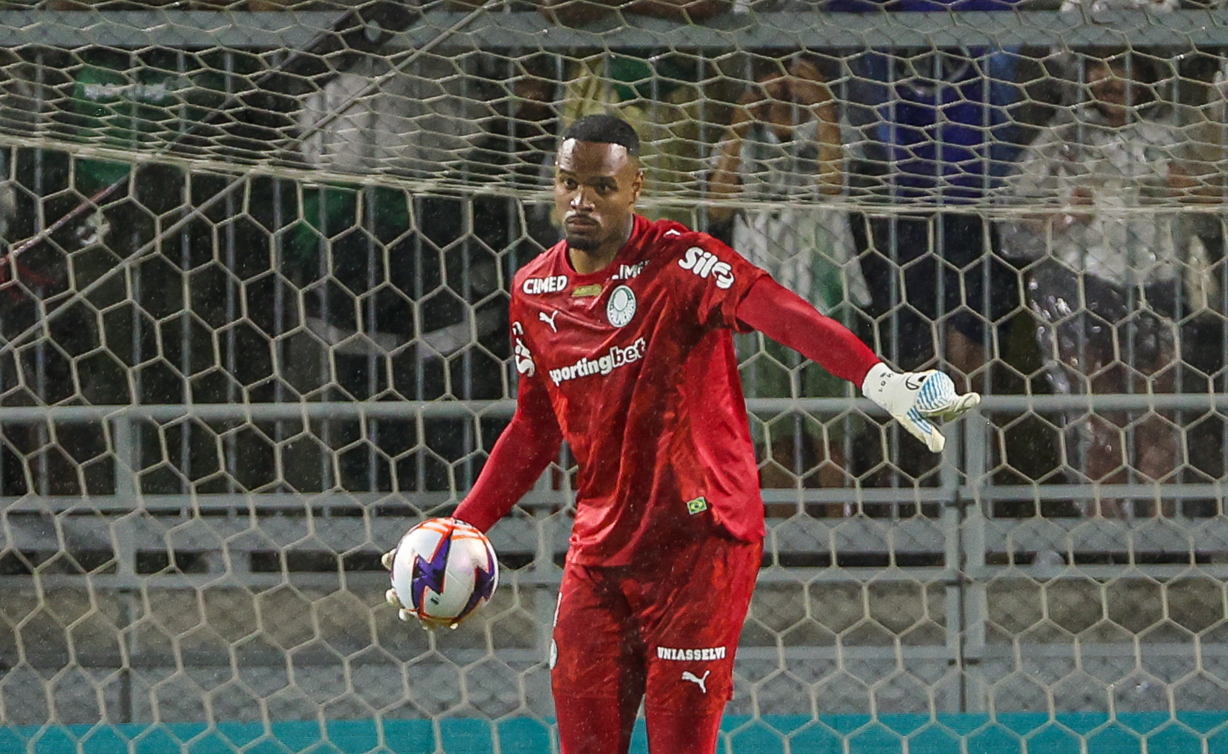 Carlos Miguel brilha no Palmeiras e lidera estatísticas globais entre os goleiros em alta competição