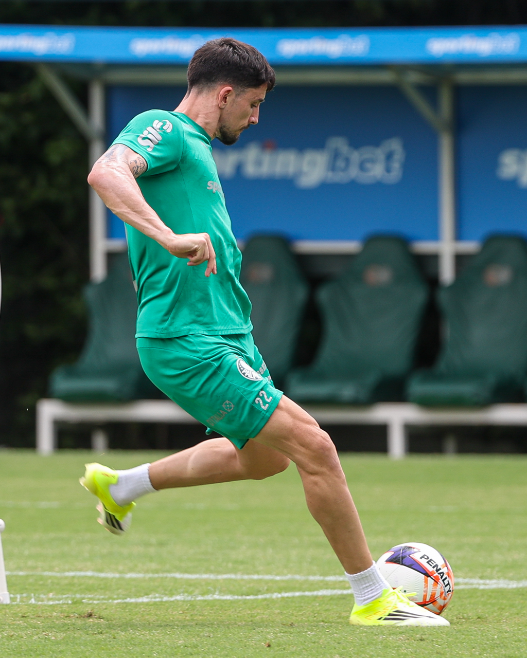 Piquerez admite medo em campo e pede desculpas após atuação vergonhosa do Palmeiras