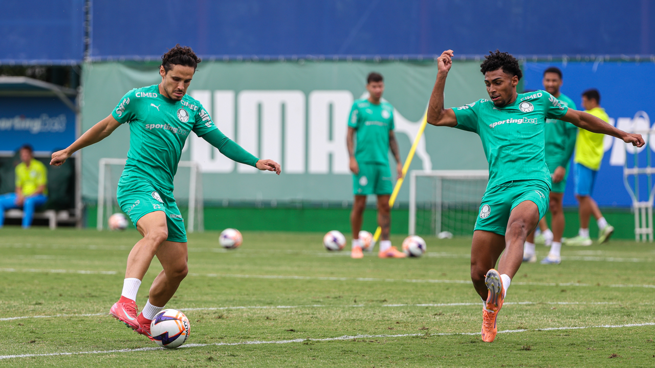 Treino intenso no Palmeiras: equipe se prepara para desafio decisivo após pausa no campeonato