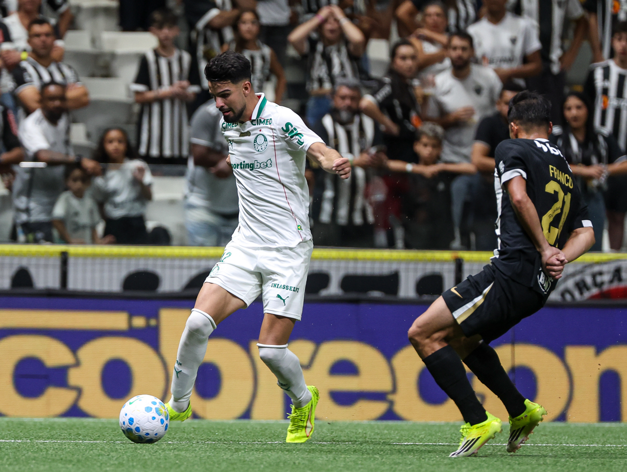 De saída para a Europa? Atlético de Madrid prepara proposta milionária por Flaco López