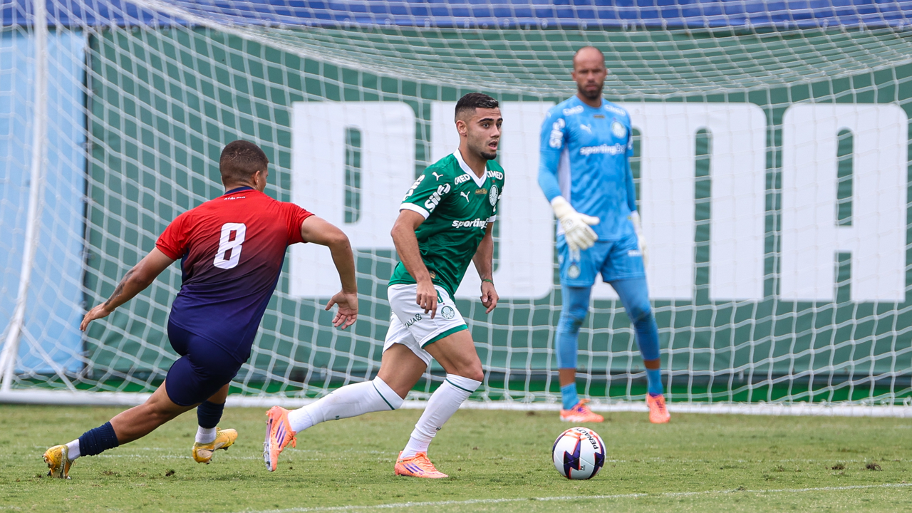 Palmeiras domina Desportivo Brasil em jogo-treino, e torcedores se animam com atuações destacadas